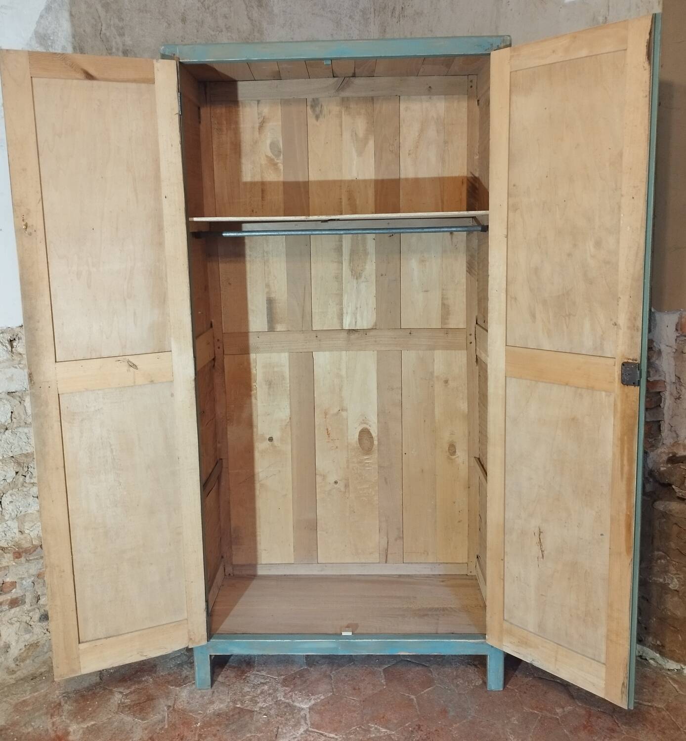 Armoire parisienne