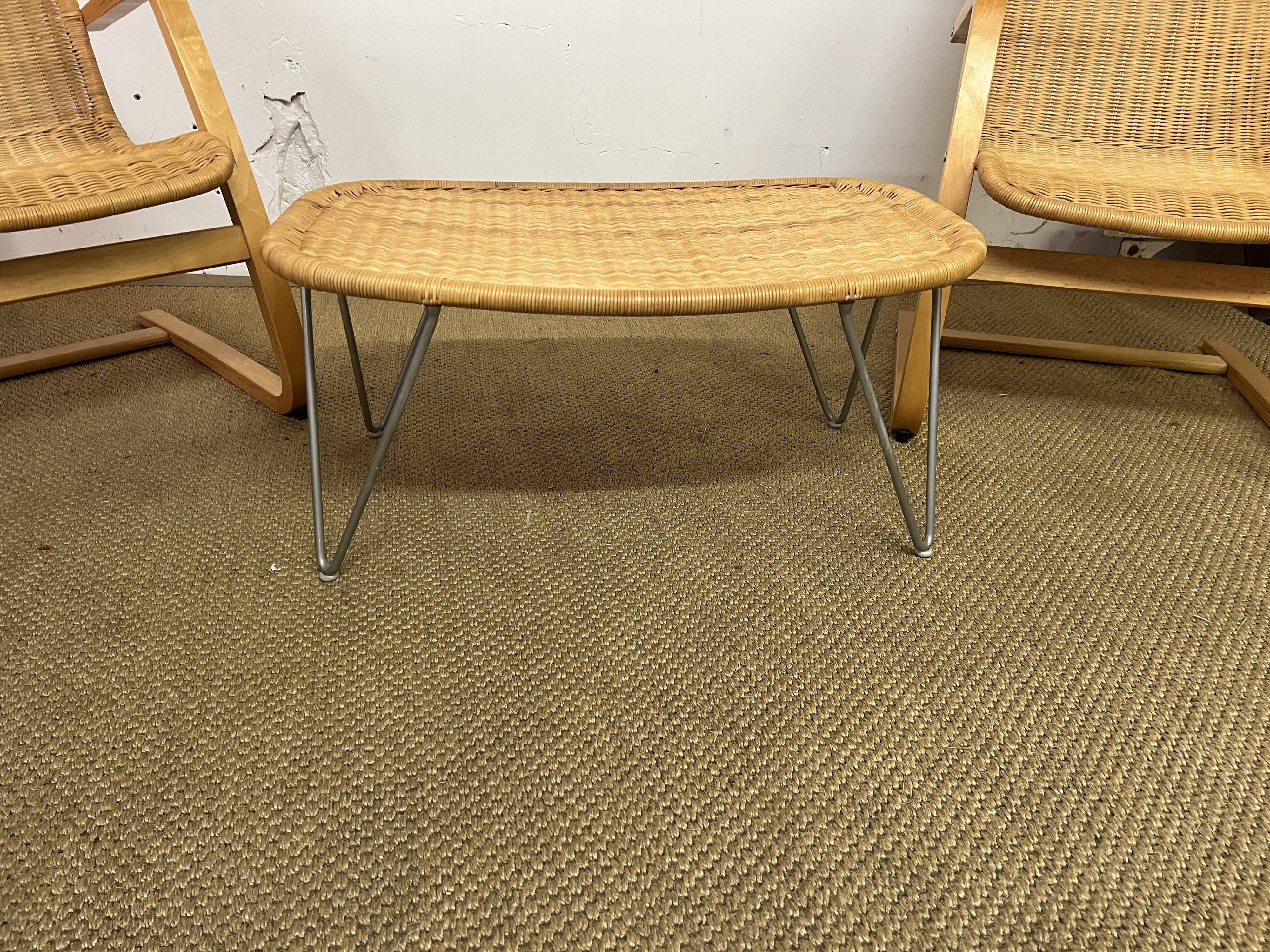 Superbe Ensemble Chaises et petite table en Osier
