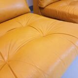 Suite de 3 chauffeuses Roche Bobois vintage en cuir jaune moutarde années 70