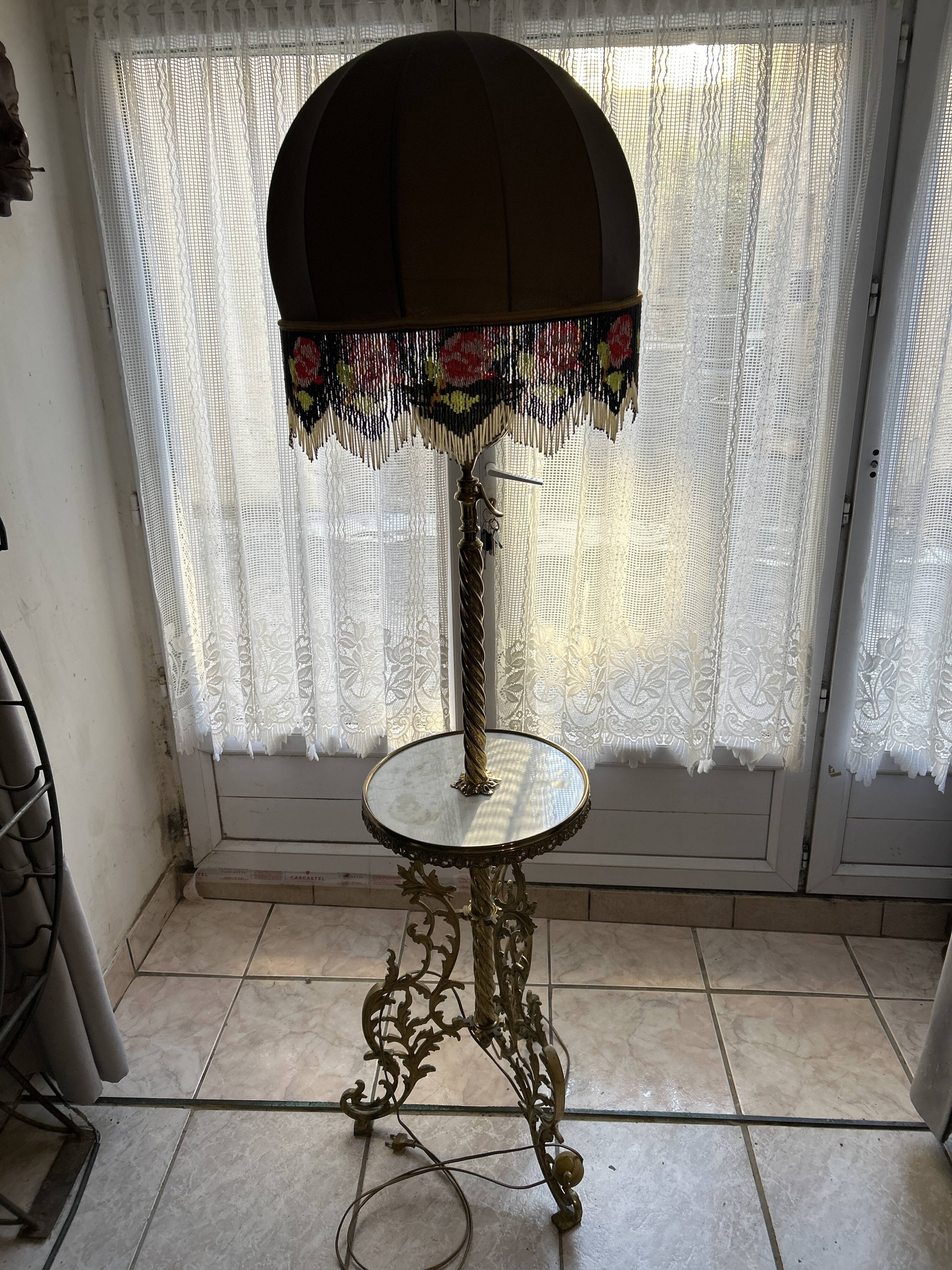 Living room floor lamp in bronze and white marble.