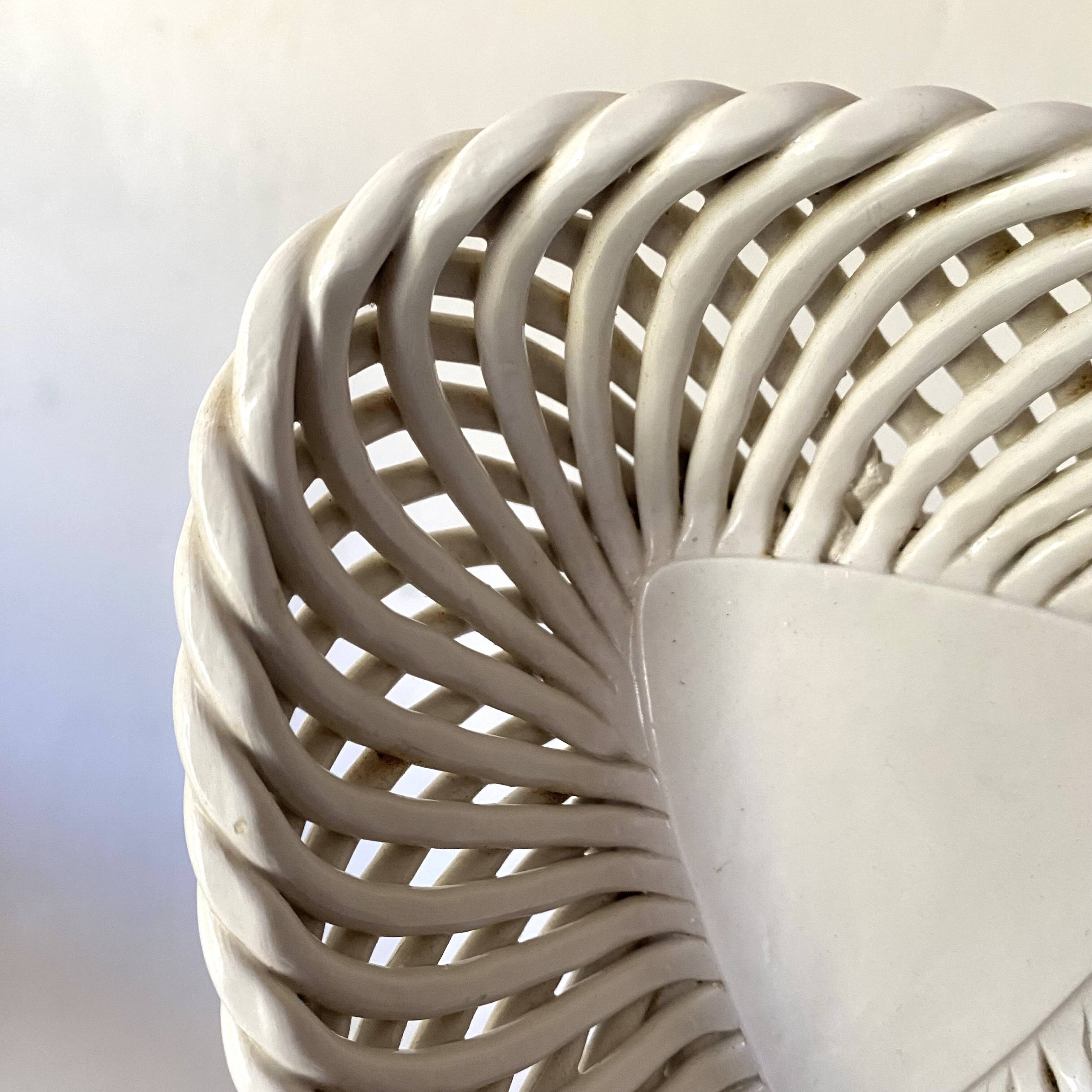 Empty pocket in woven ceramic Italy