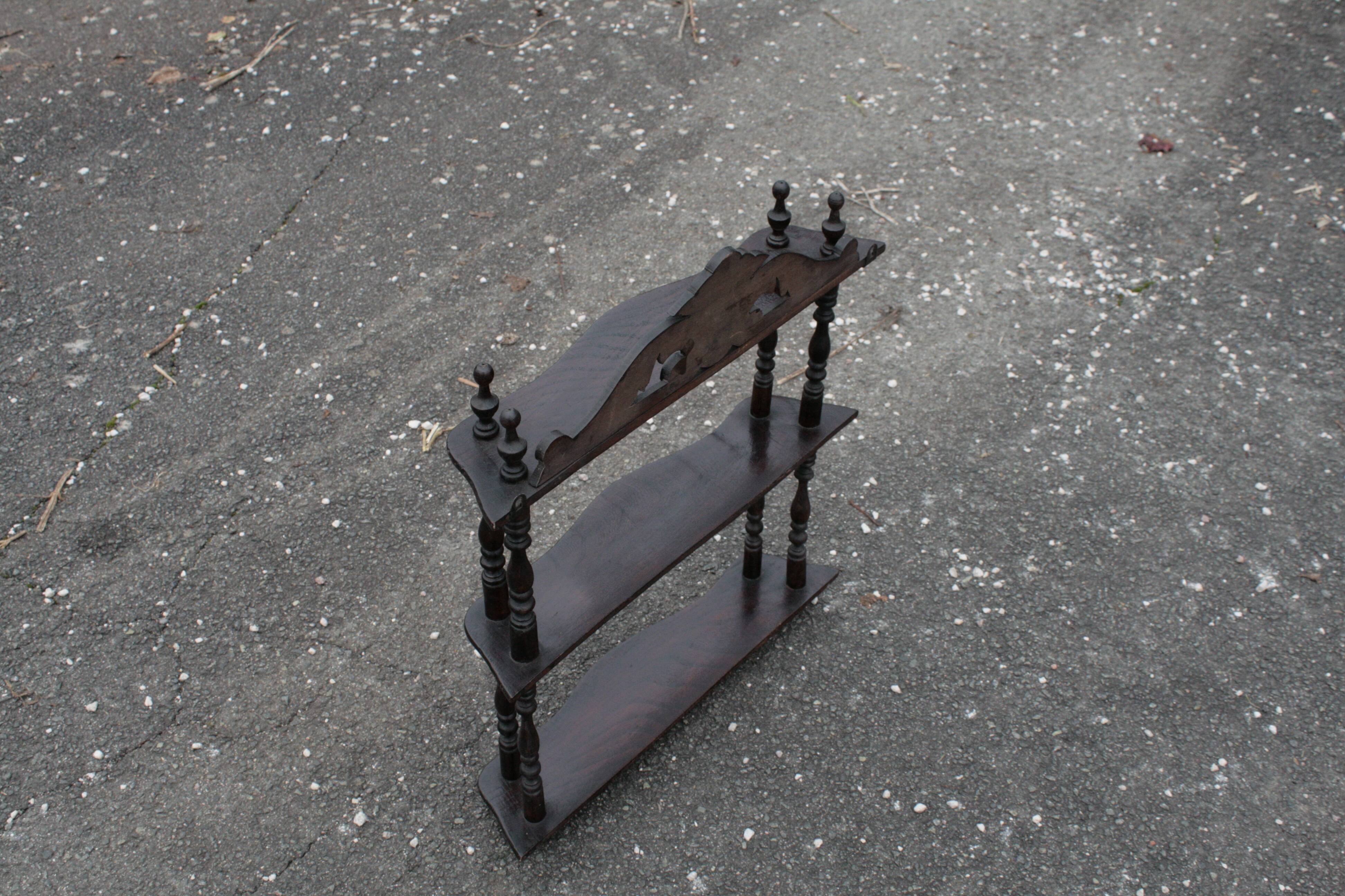 Napoleon III style shelves