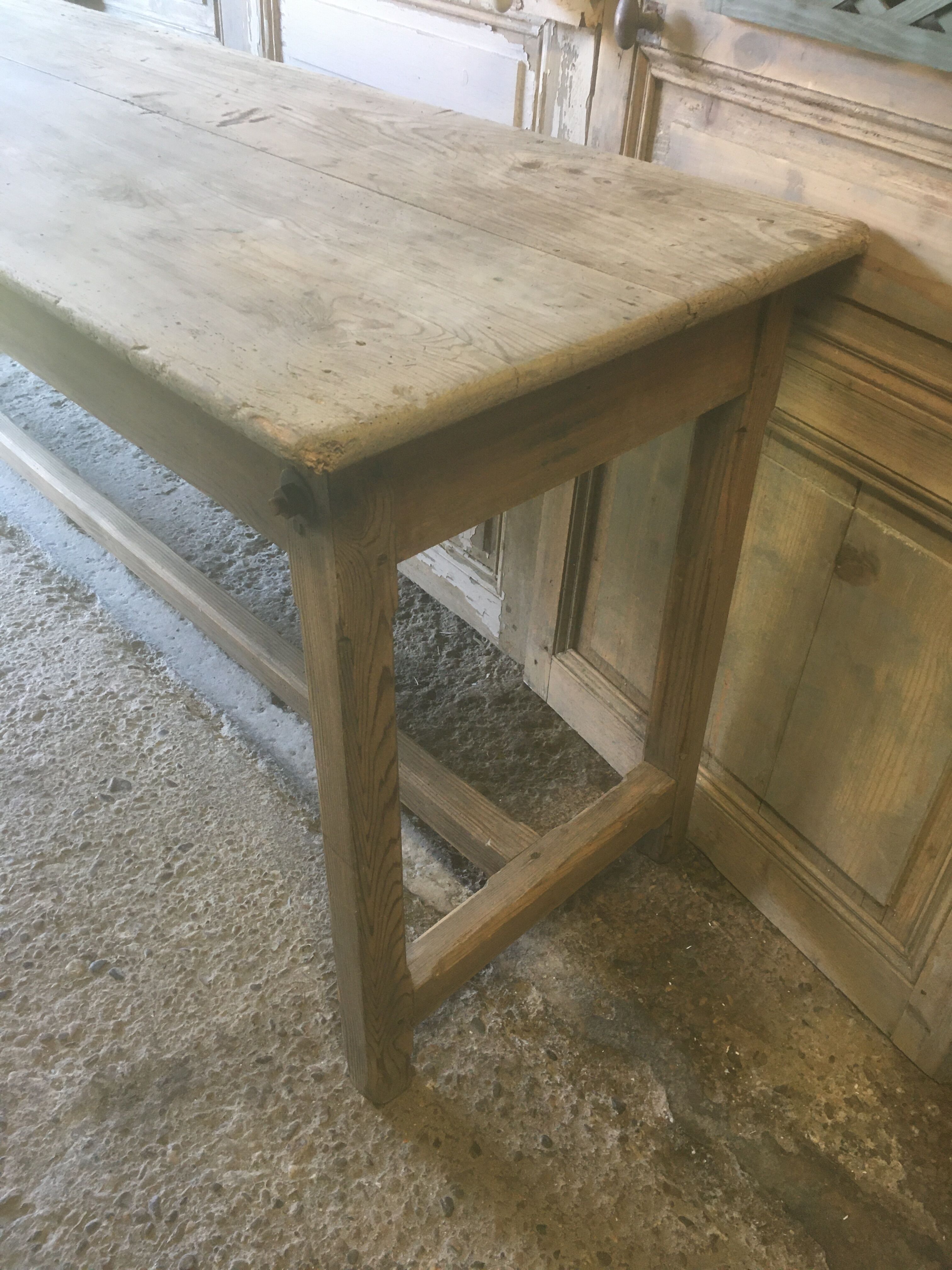 Pine cloth table