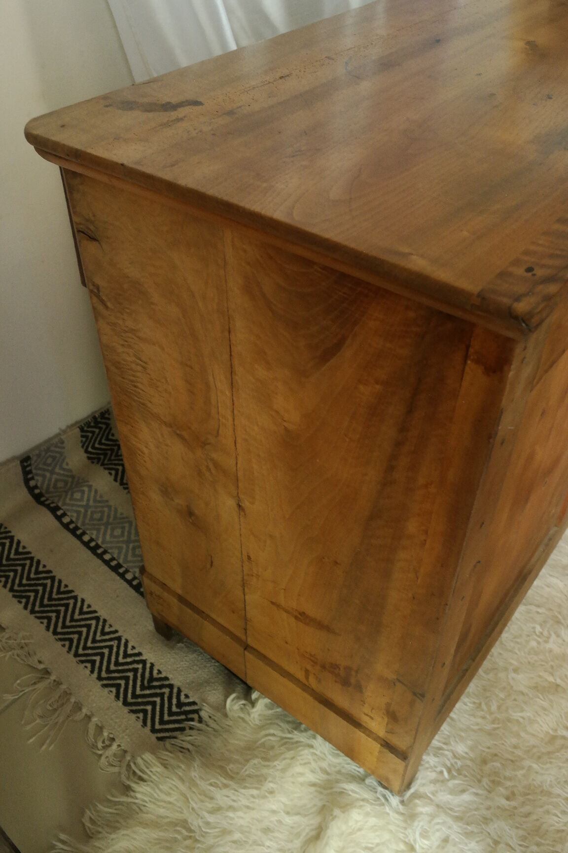 Louis Philippe style chest of drawers in light walnut, 20th century