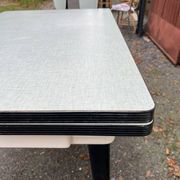Table et chaises Formica