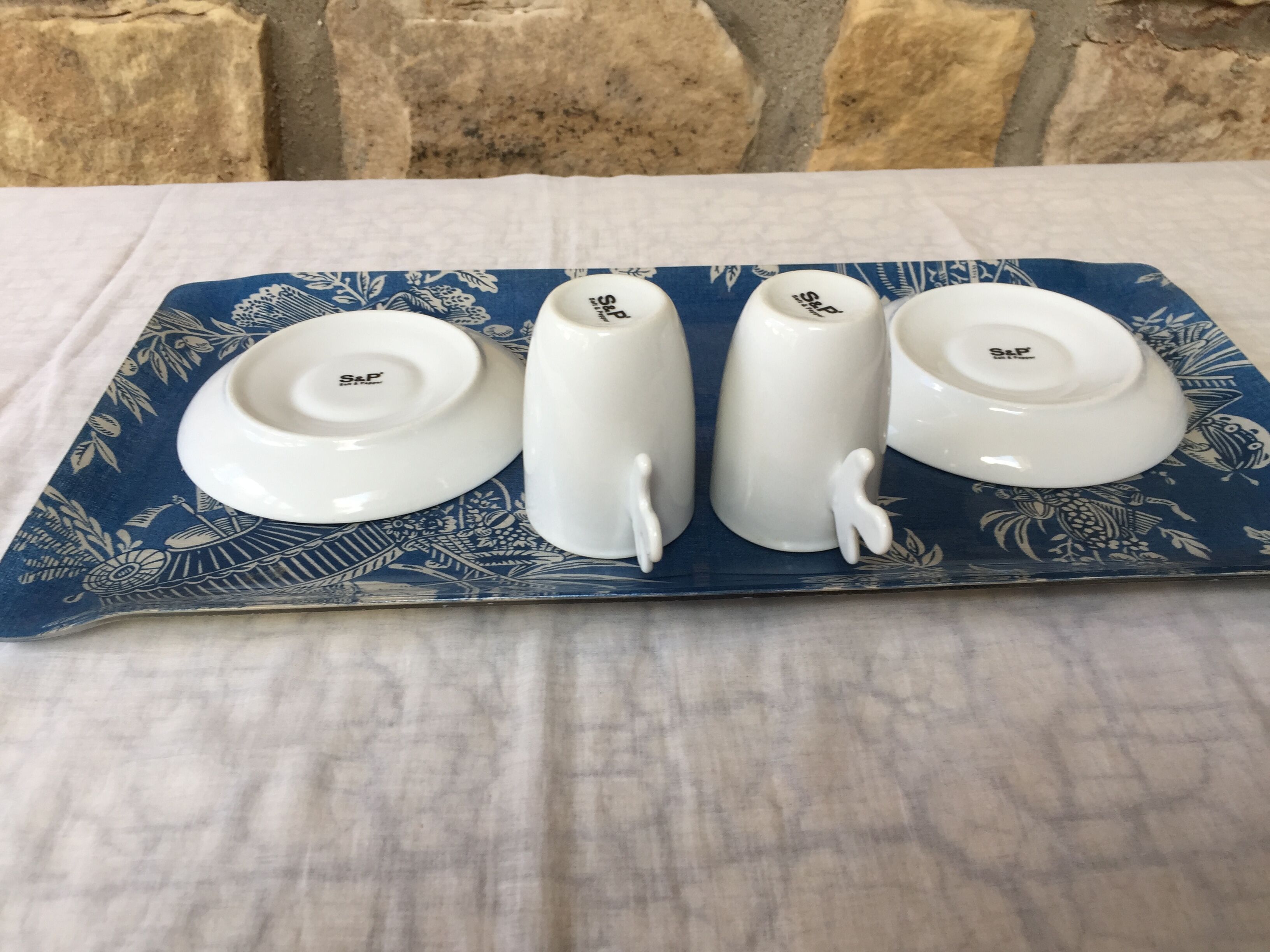 Duo of cups and under cups with white porcelain coffee S-P