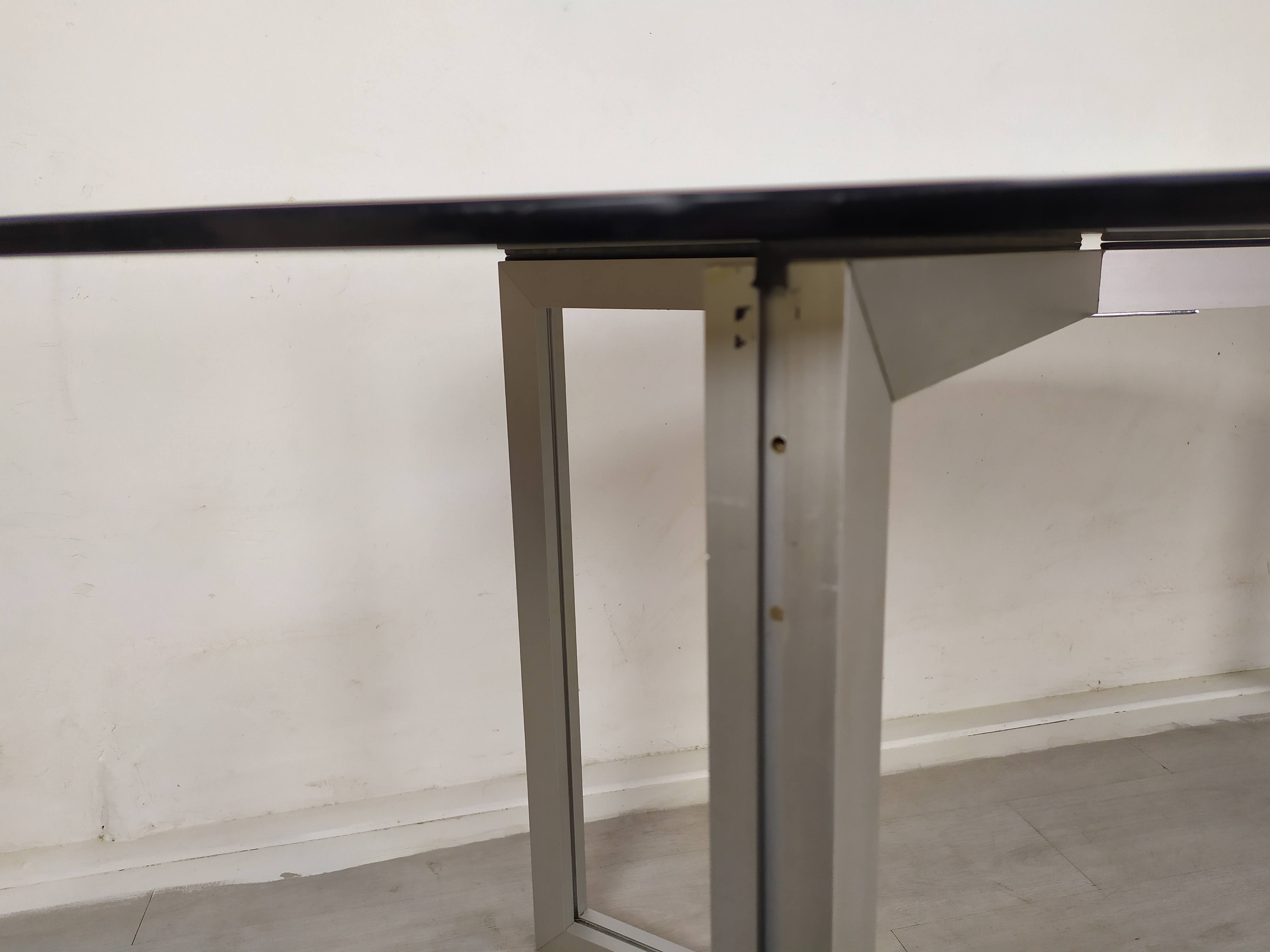 Oval table design line Roset