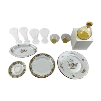 Service de table depareille verrerie et porcelaine  - 2 couverts -14 pièces