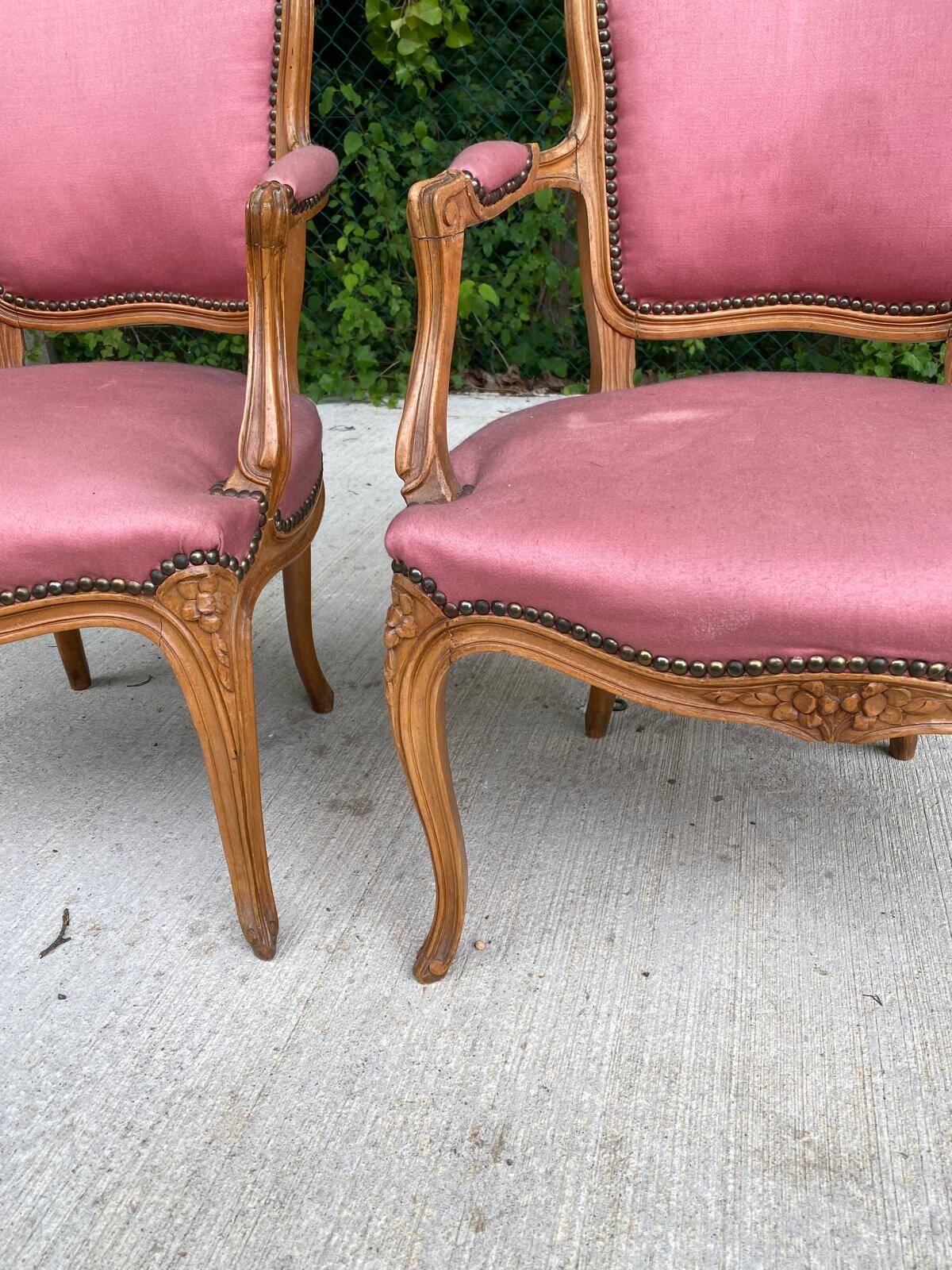 2 armchairs, Louis XV style in pinkish red silk