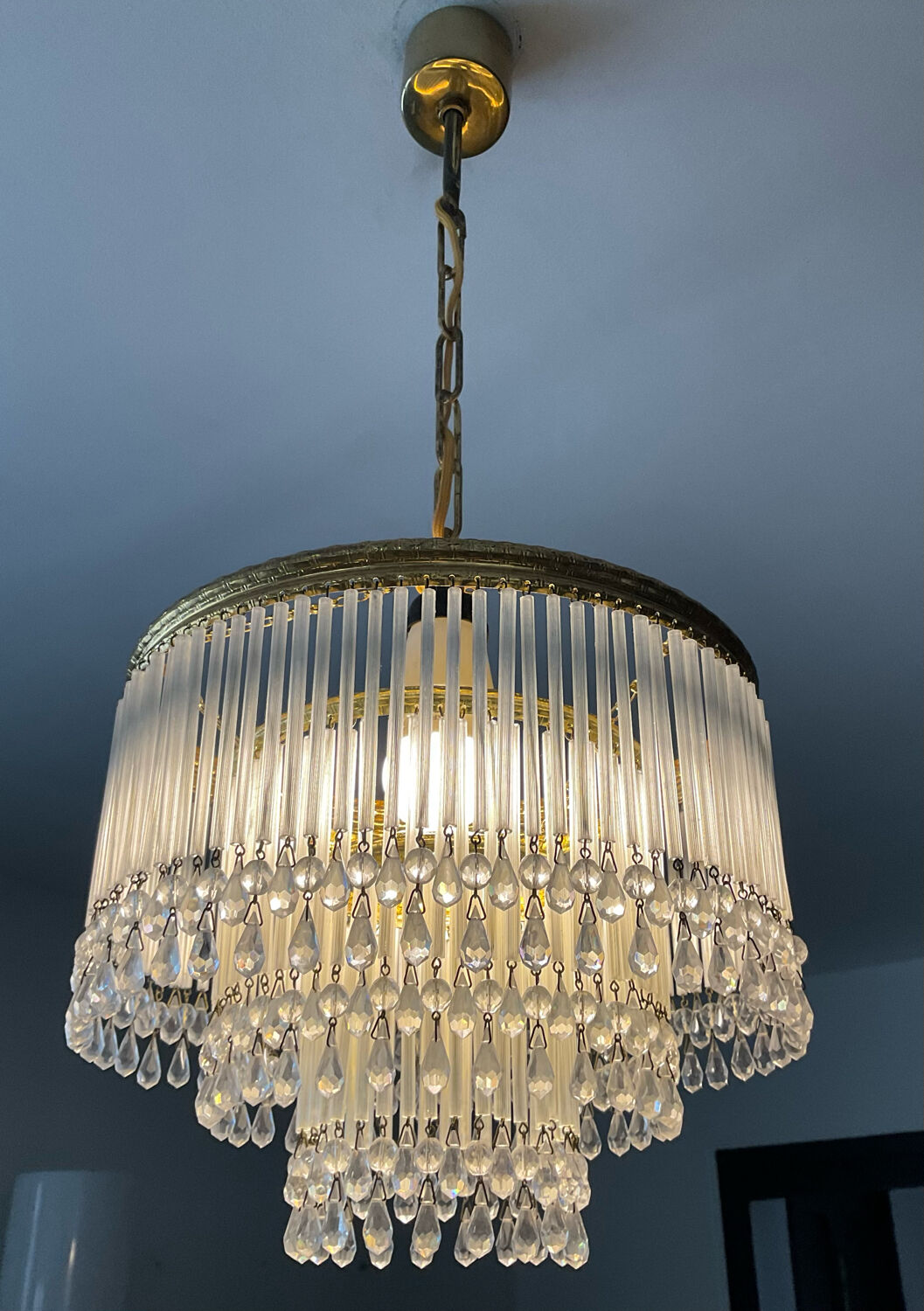 Waterfall chandelier in brass and tassels from the 60s and 70s