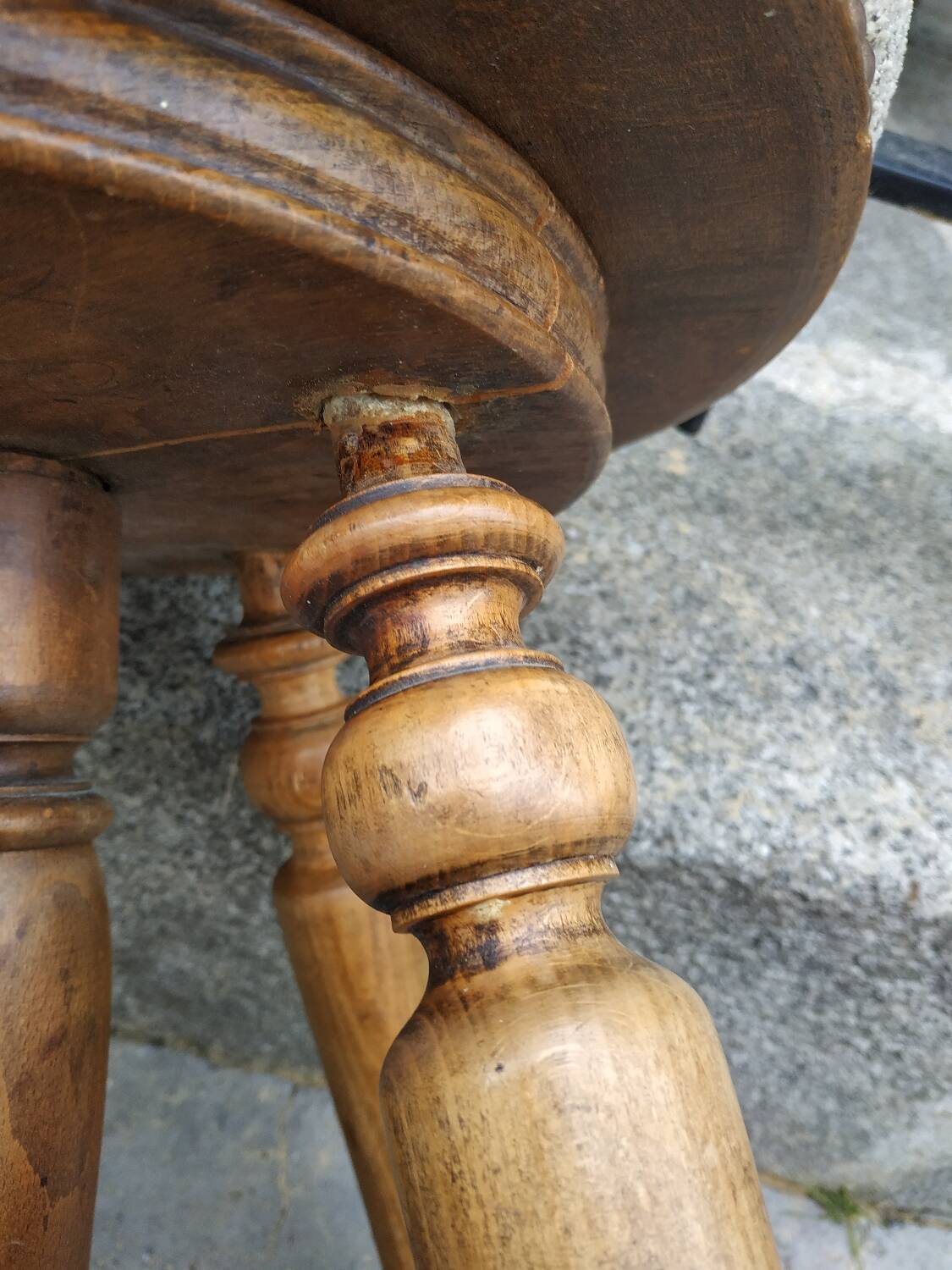 adjustable D Artistes stool