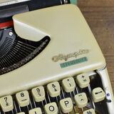 Olympia Splendid 66 Typewriter