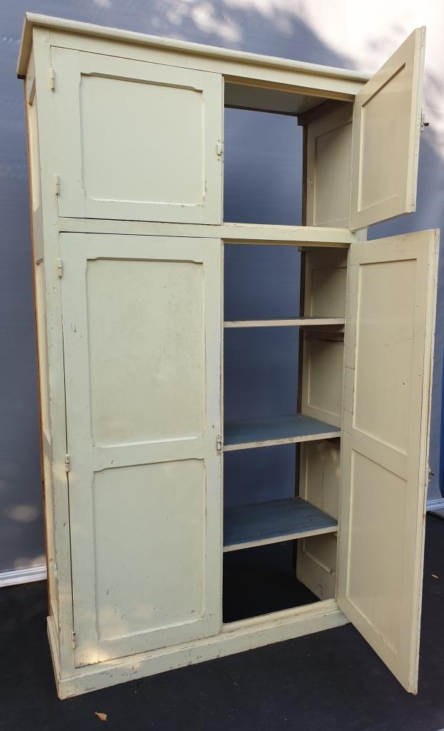 Parisian wall cabinet with locks