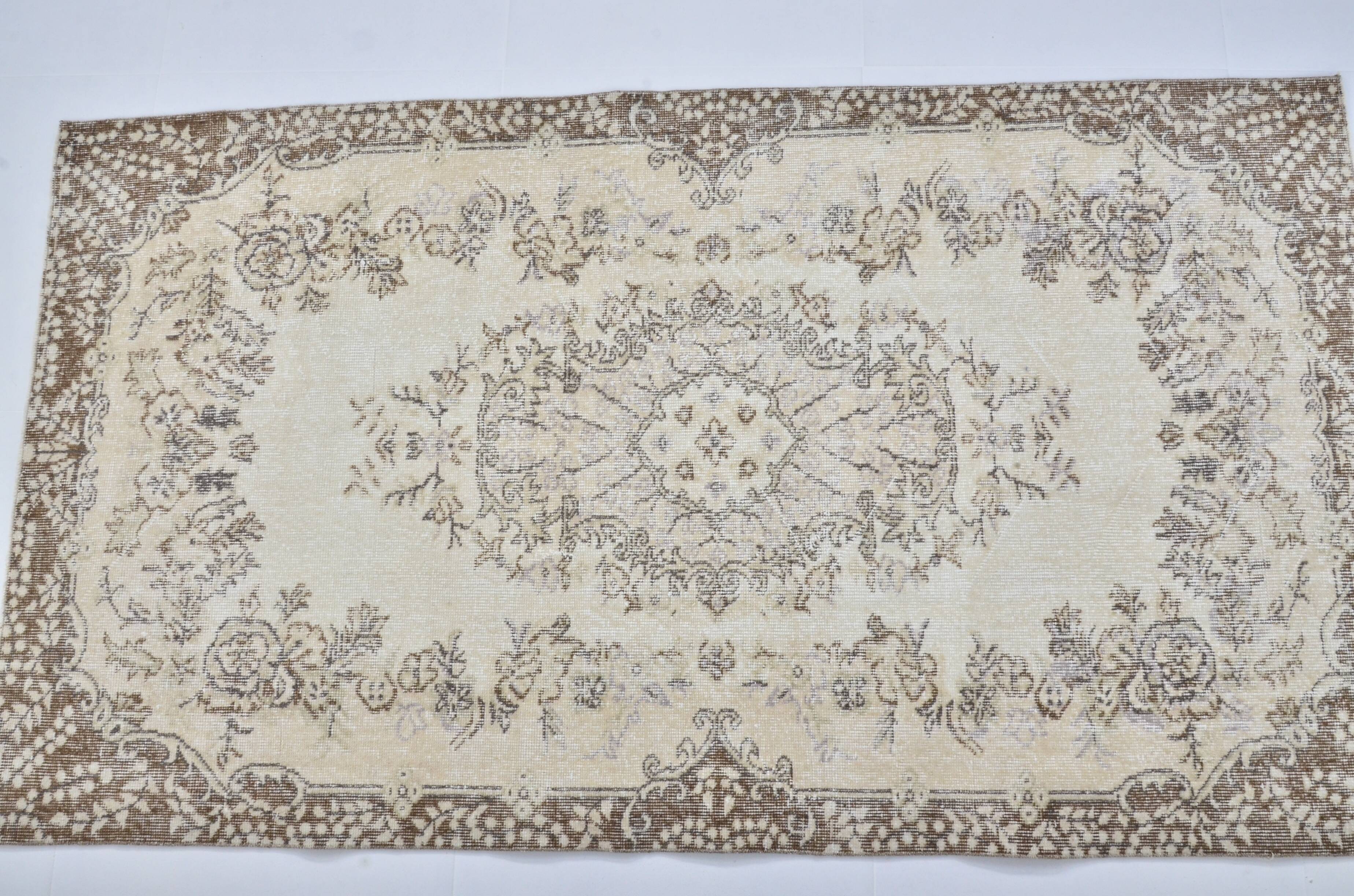 Vintage biege home living rug sku 3143