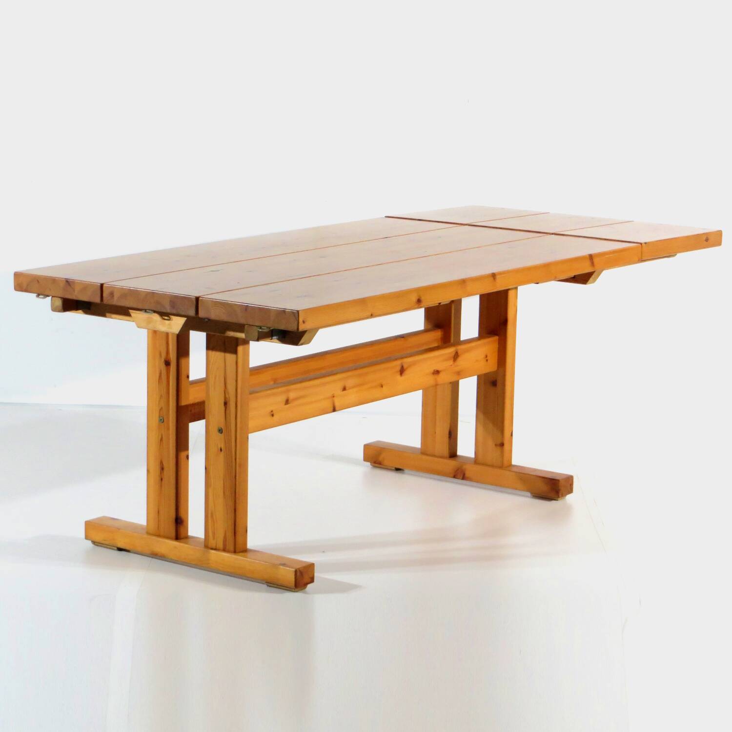Extendable Danish vintage design dining table in solid pine by Thorsø Møbelfabrik, 1960s