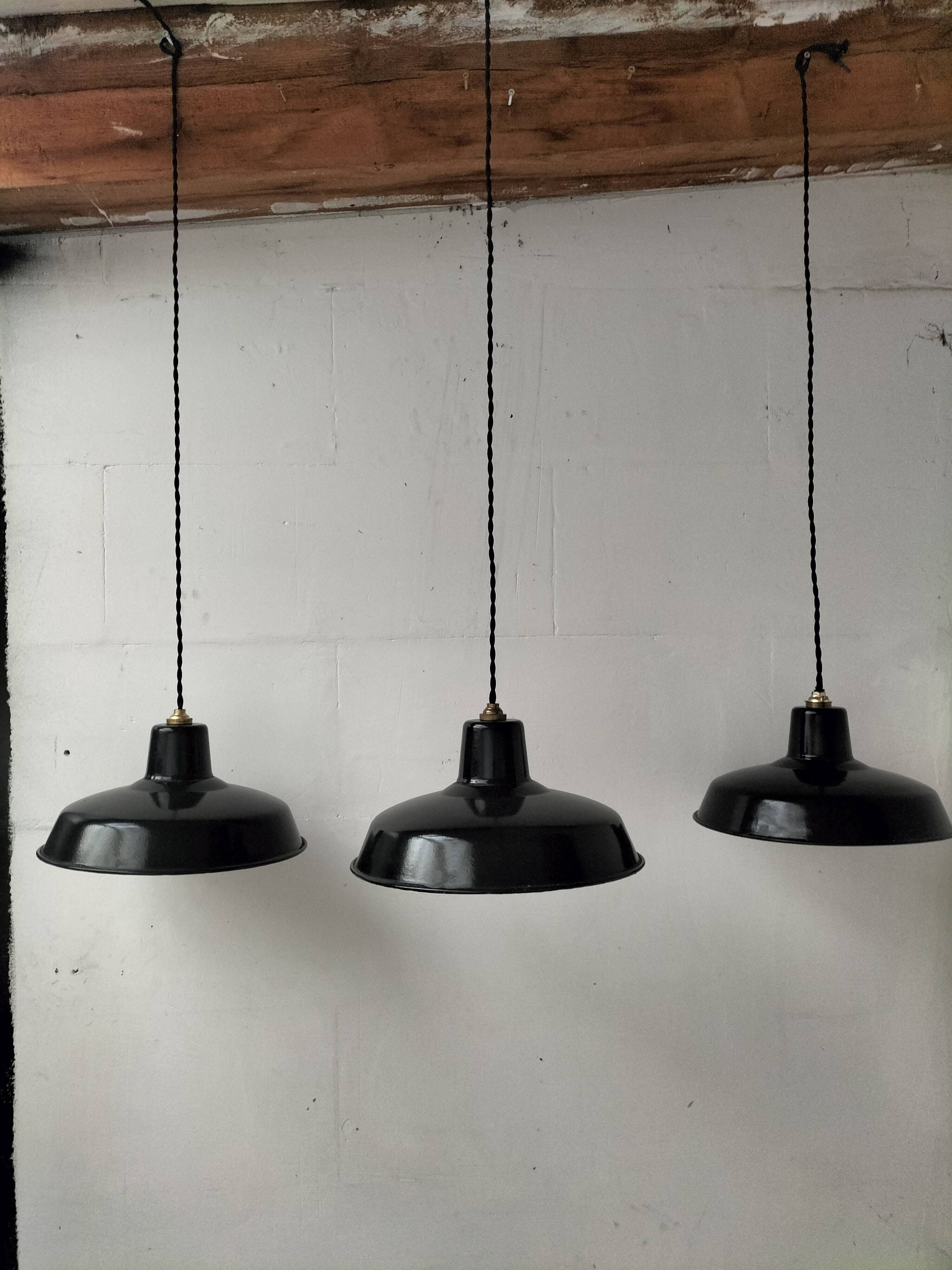 Enamelled sheet metal suspensions