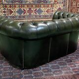 Chesterfield 2-seater green leather sofa from the 1980s