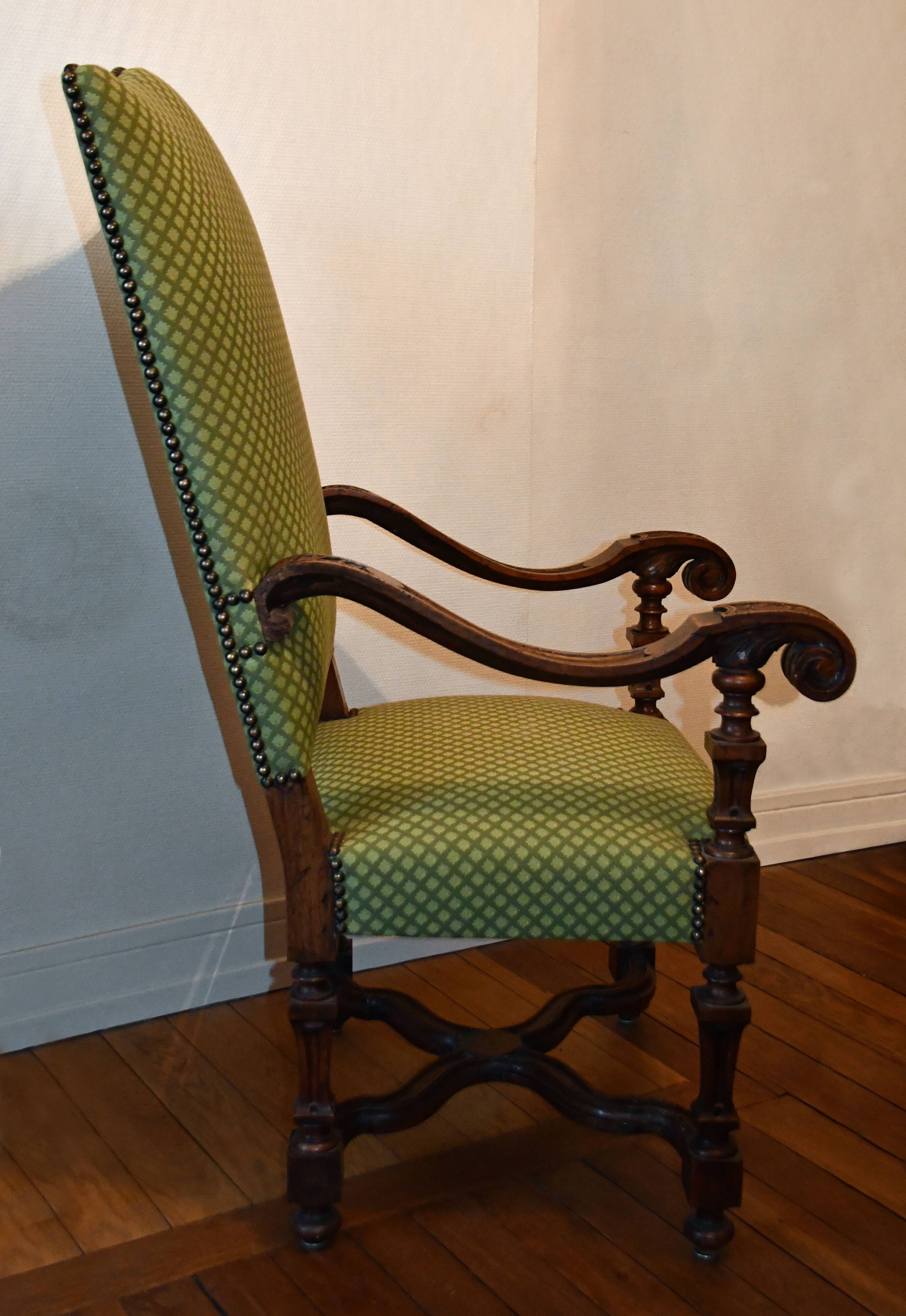 Pair of 17th century ecclesiastical armchairs, Italy, in walnut