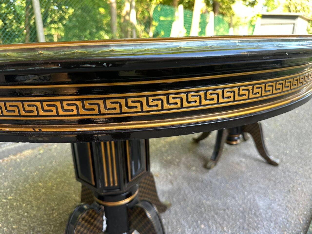 Extendable oval dining table in lacquered Chinoiserie style from the year.