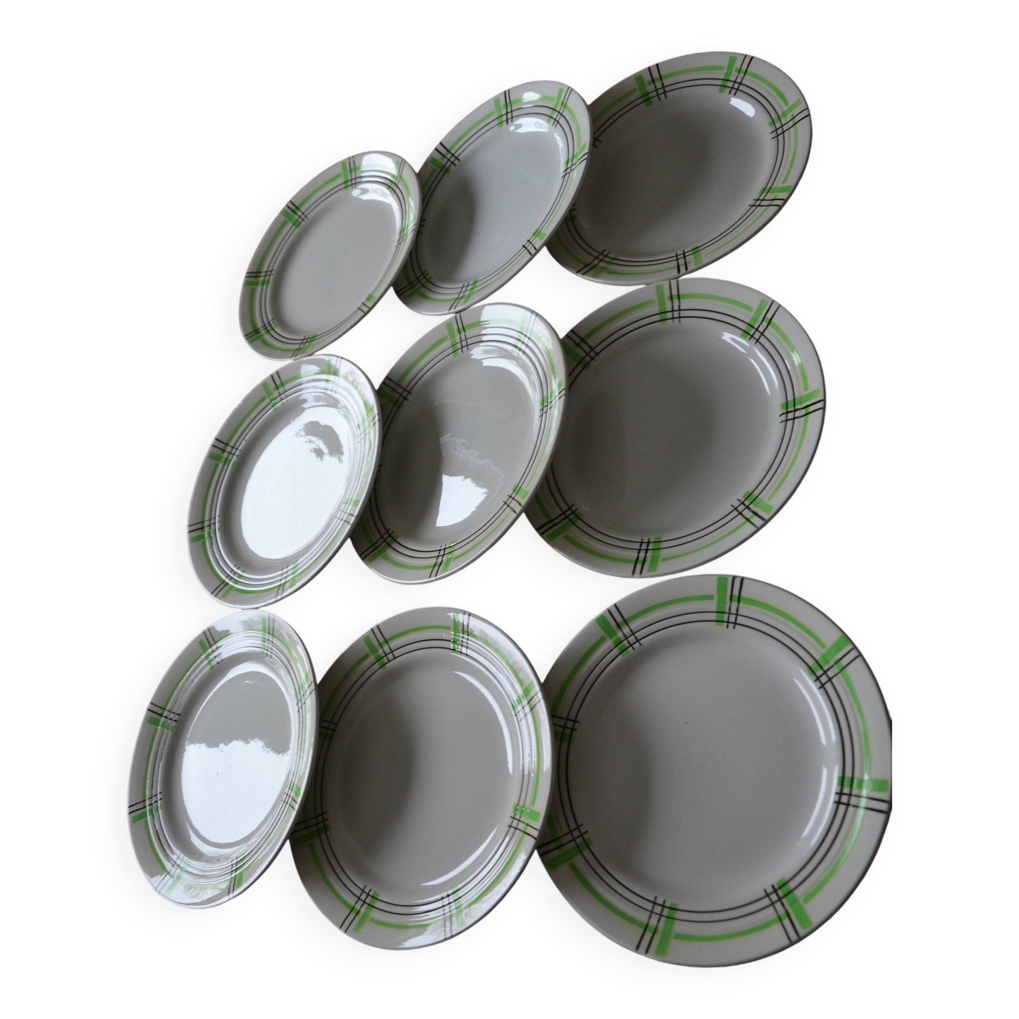 9 assiettes plates  à carreaux ceranord St Amand