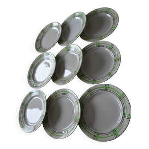 9 assiettes plates  à - carreaux