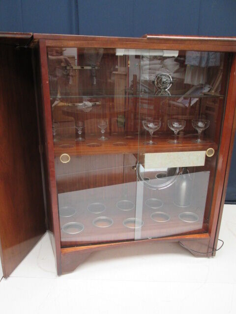 Art deco bar system in walnut
