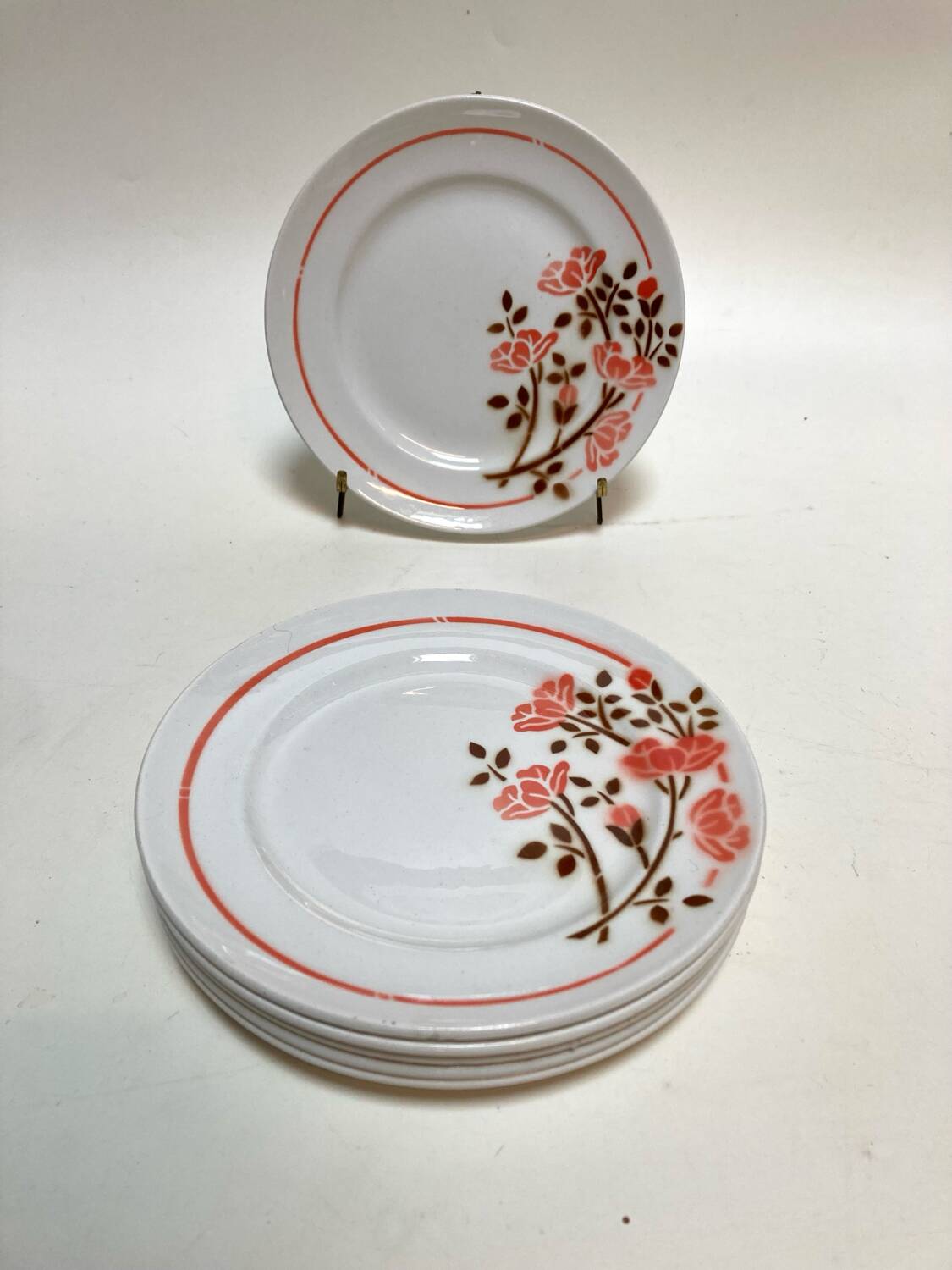 Many dessert plates Moulin des Loups