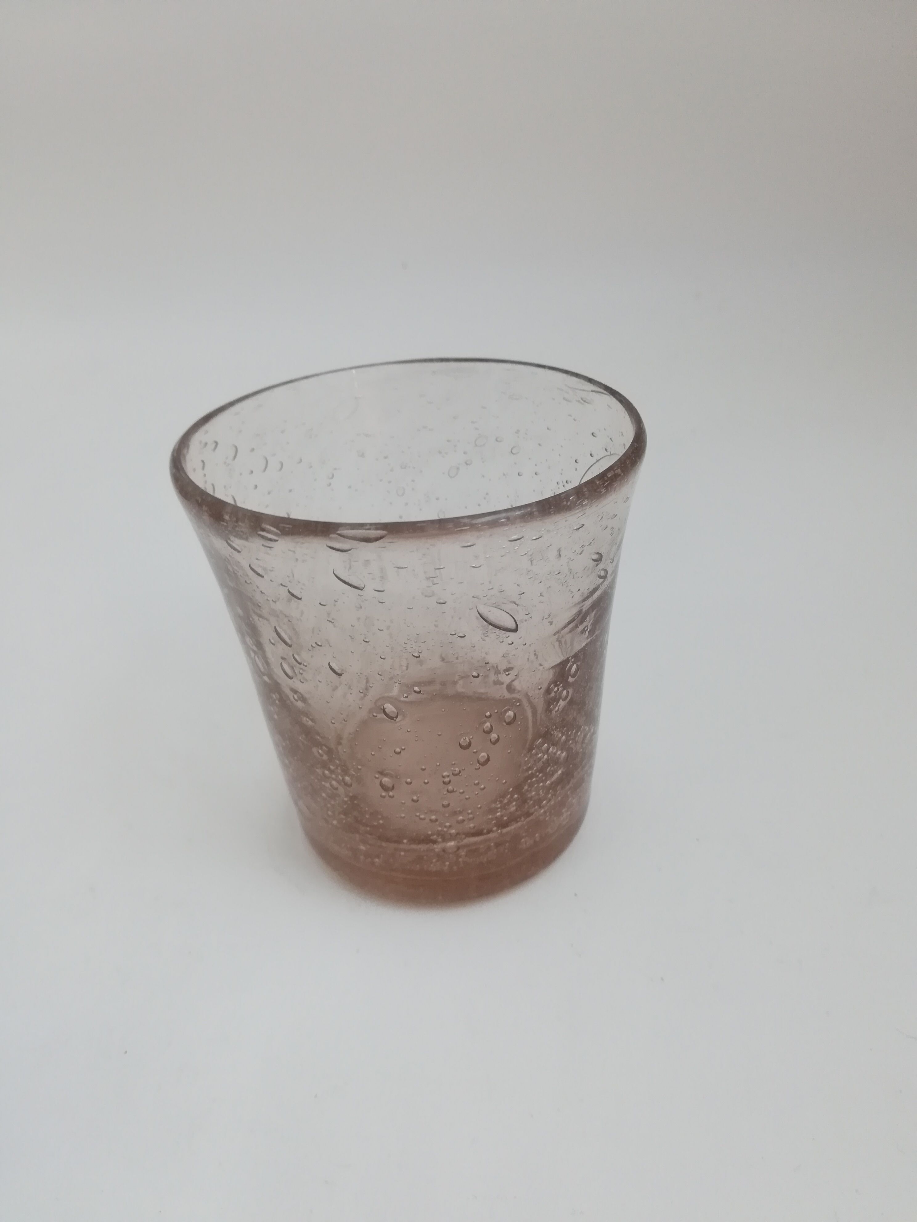Lot de cinq verres en verre soufflé biot