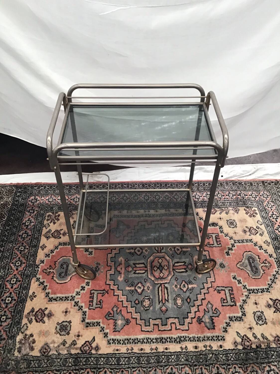 Dessert on wheels with removable tray in chrome metal and smoked glass