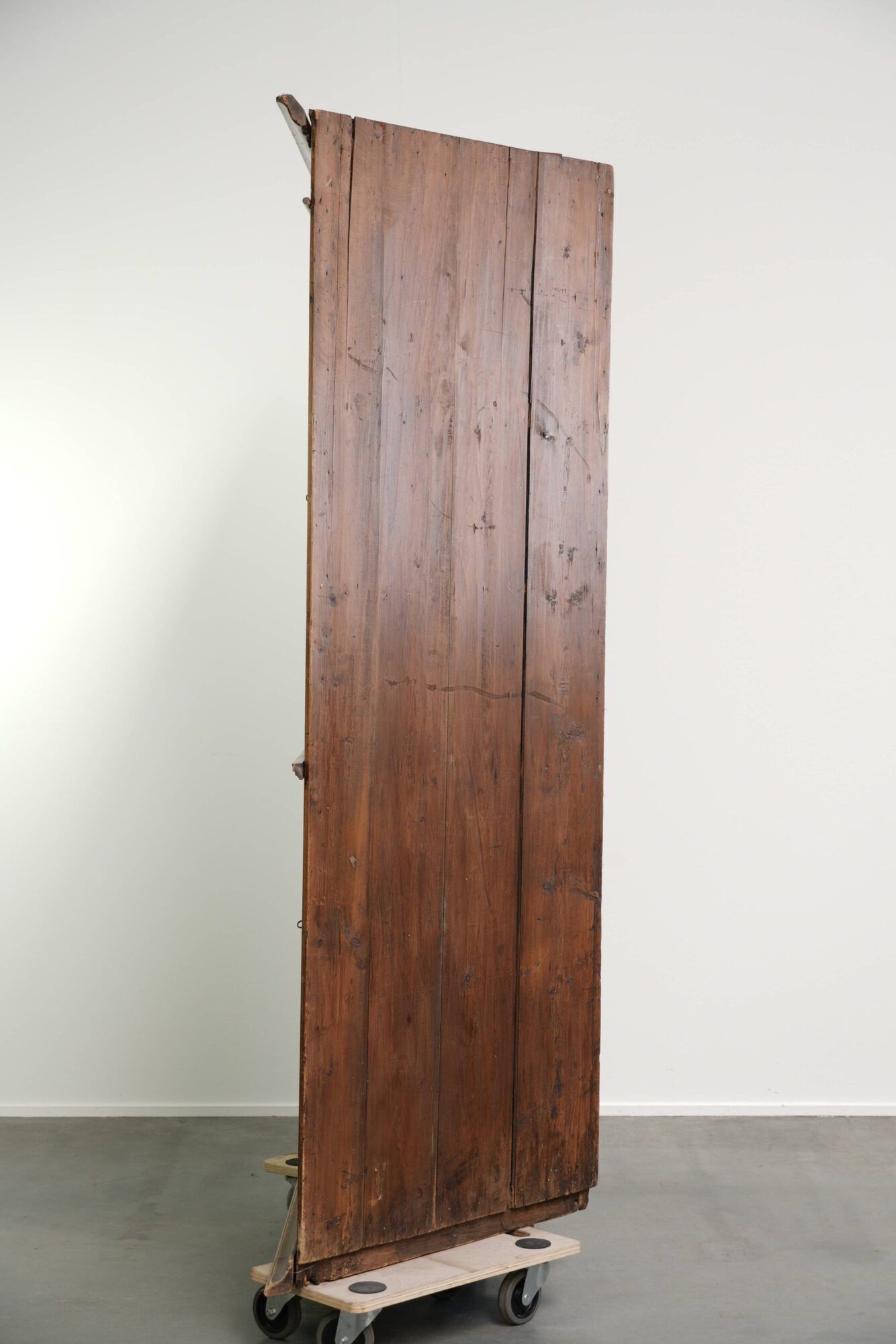 Practical old pine Dutch corner cabinet with nice details and patina