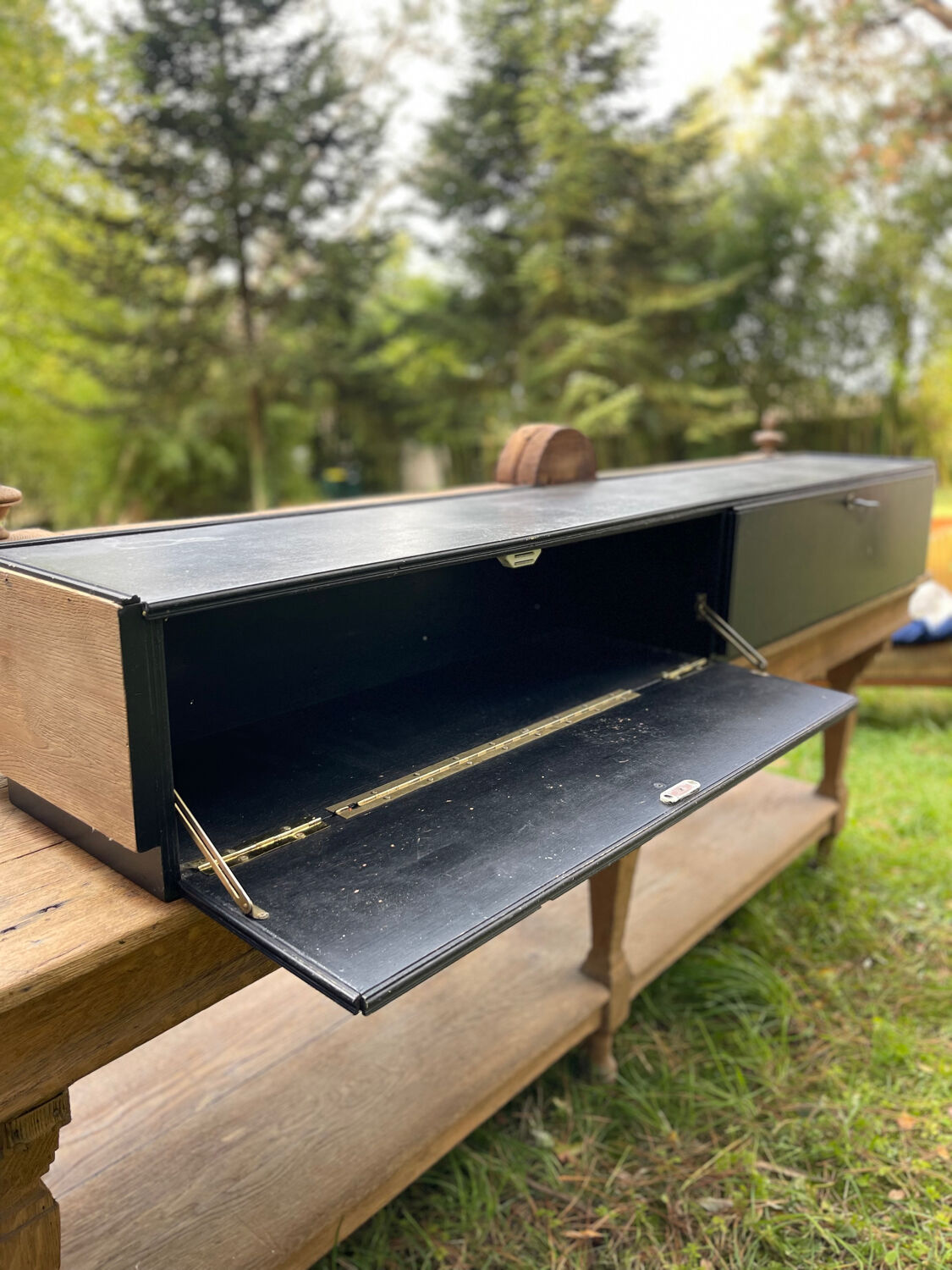 Draper's table display stand