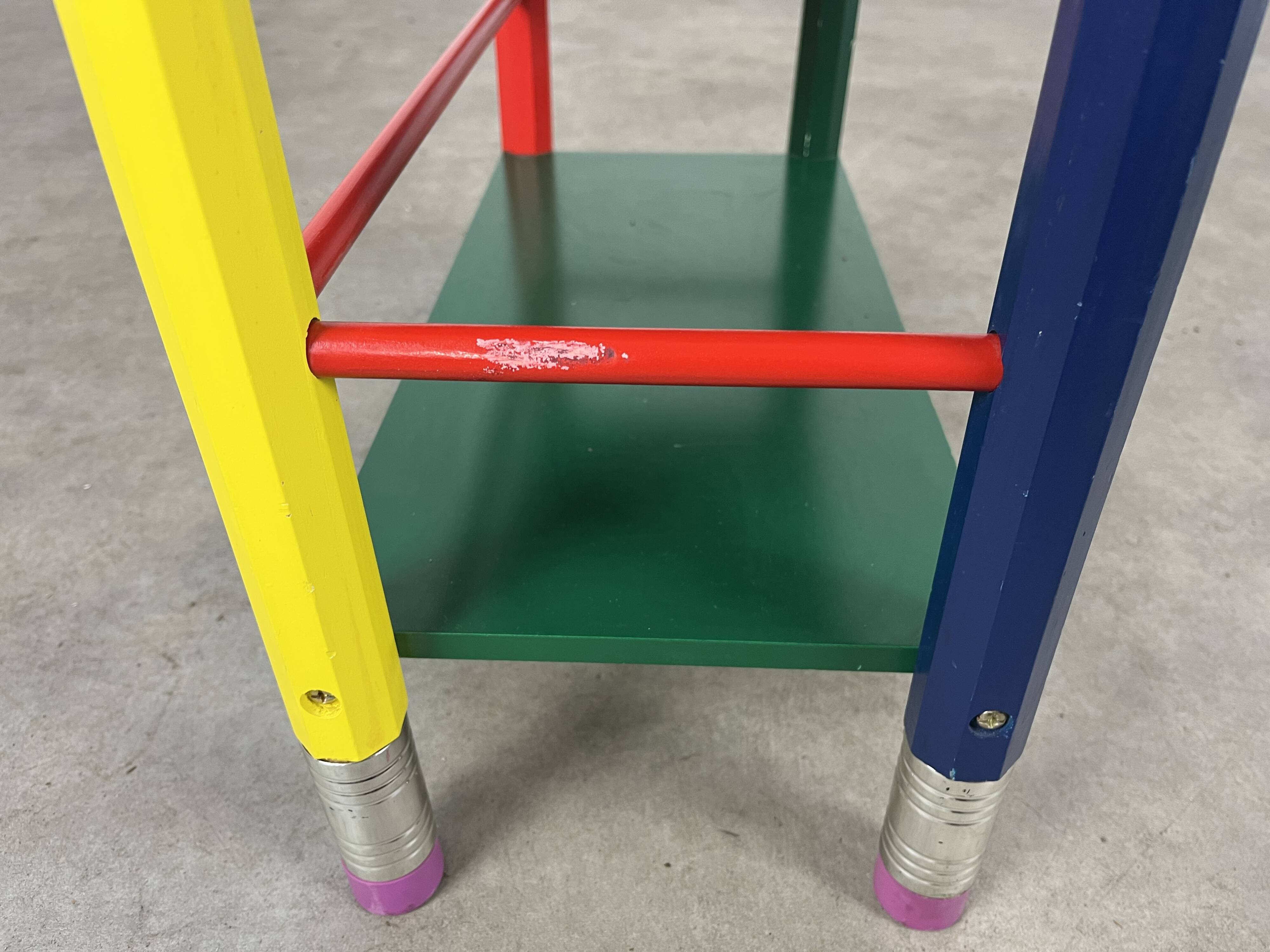 Etagère crayon style Pierre Sala pour enfants