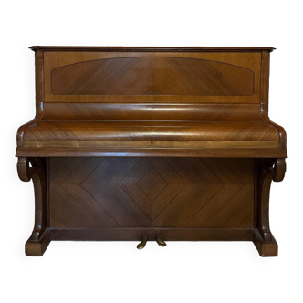 Upright piano