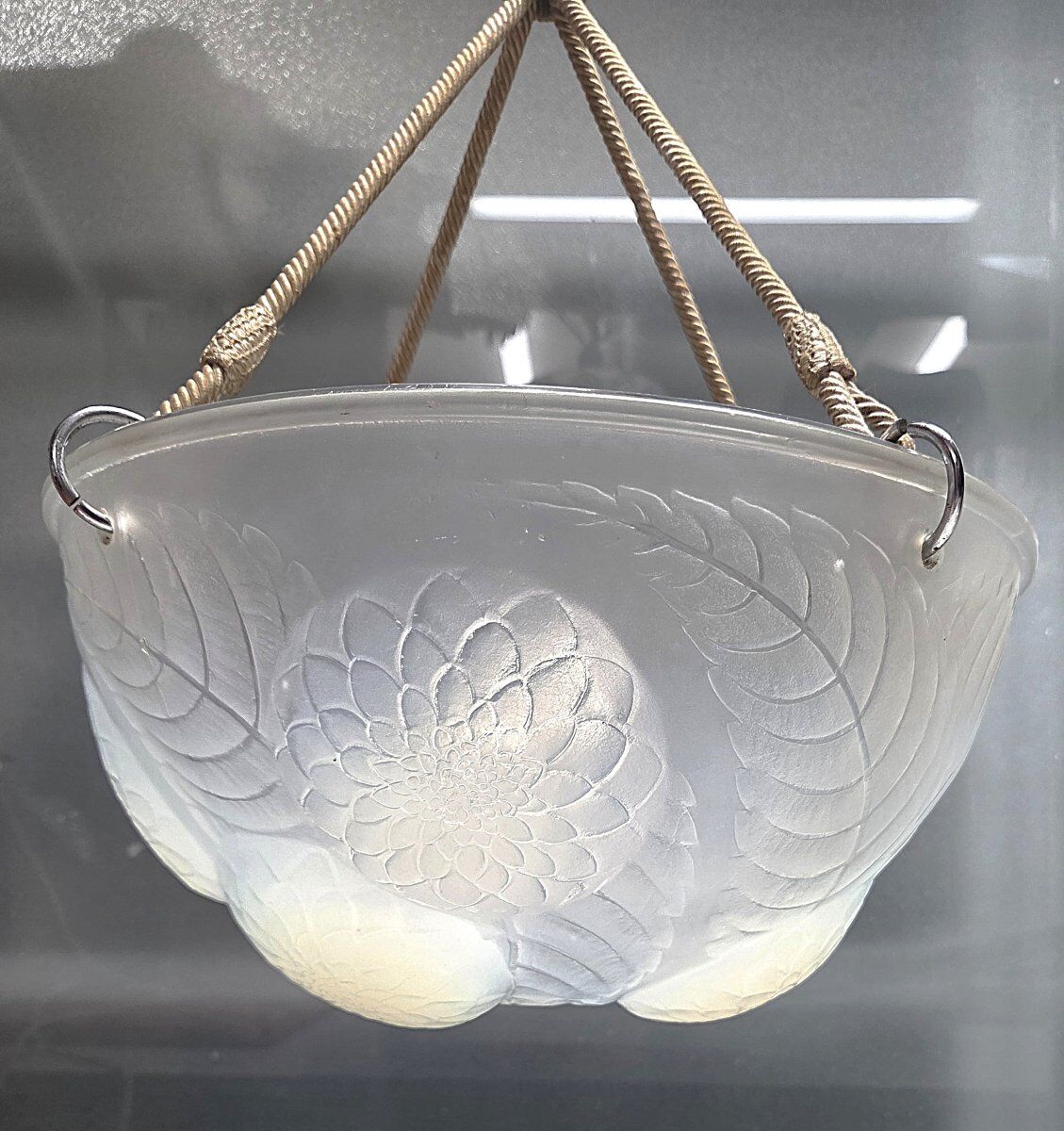 René Lalique, pendant light, opalescent chandelier, "Dahlias", signed, excellent condition.