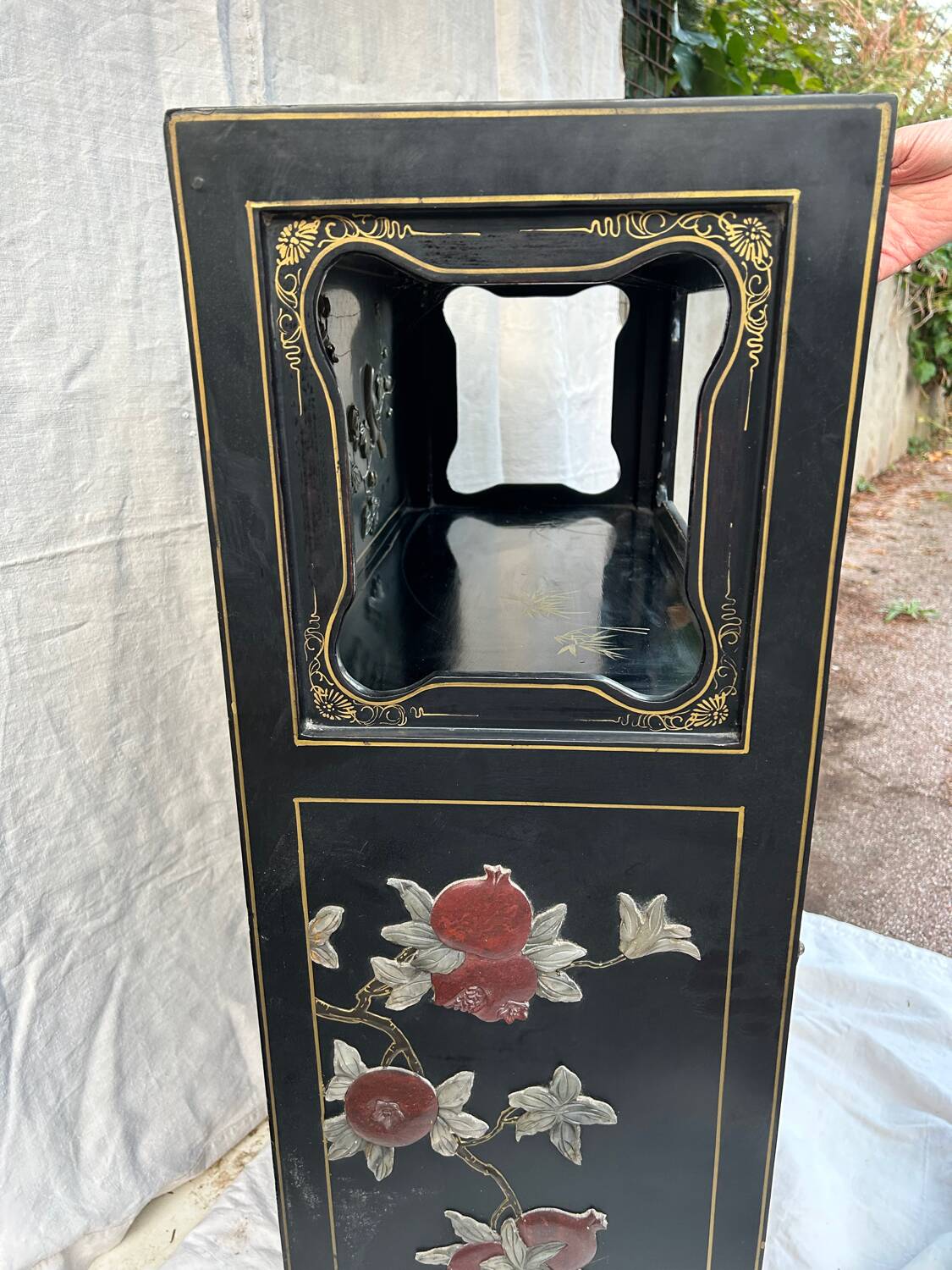 Chinese sideboard with gold lacquer and mother-of-pearl inlay. Bird and landscape decor.