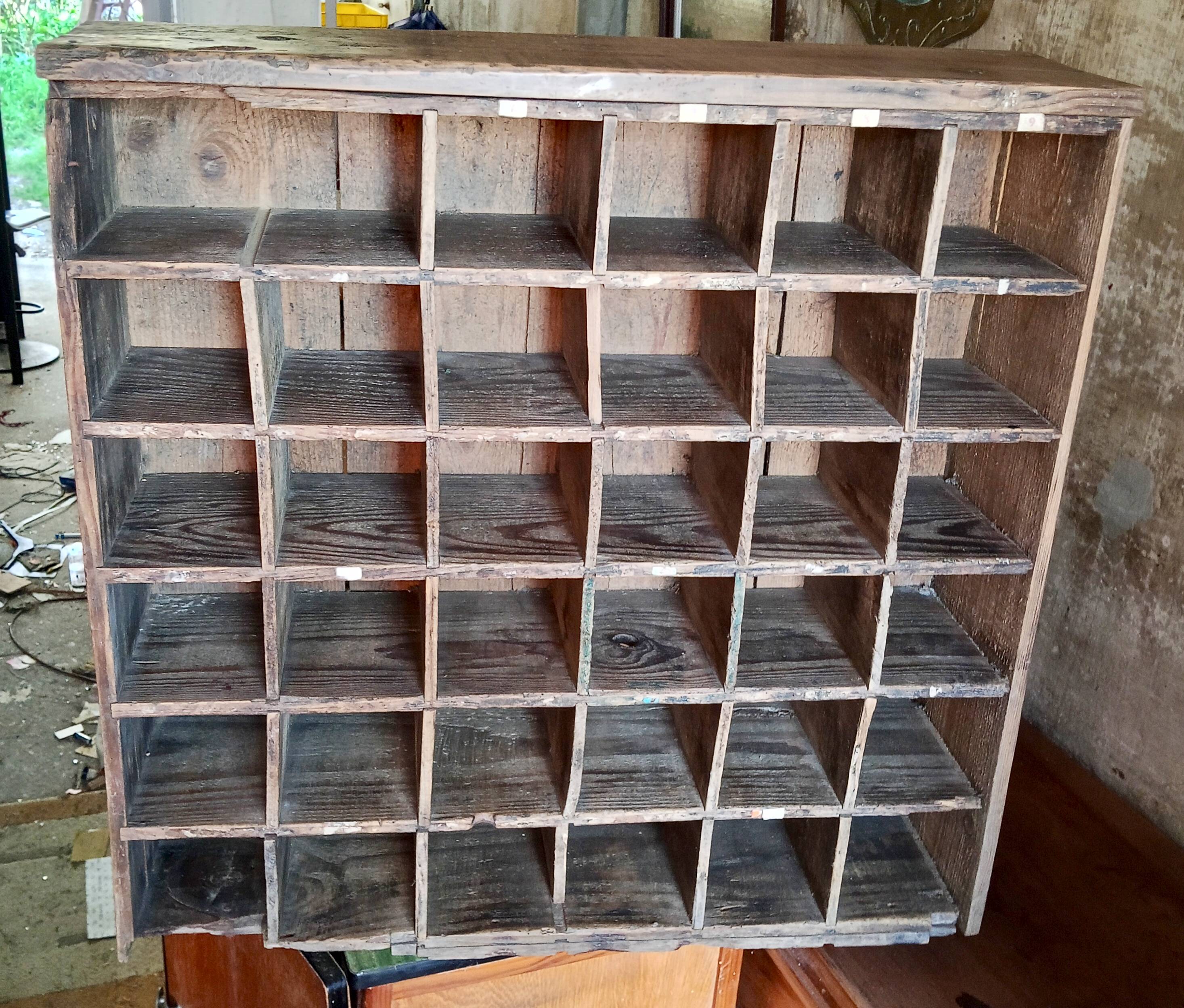 Workshop furniture with compartments