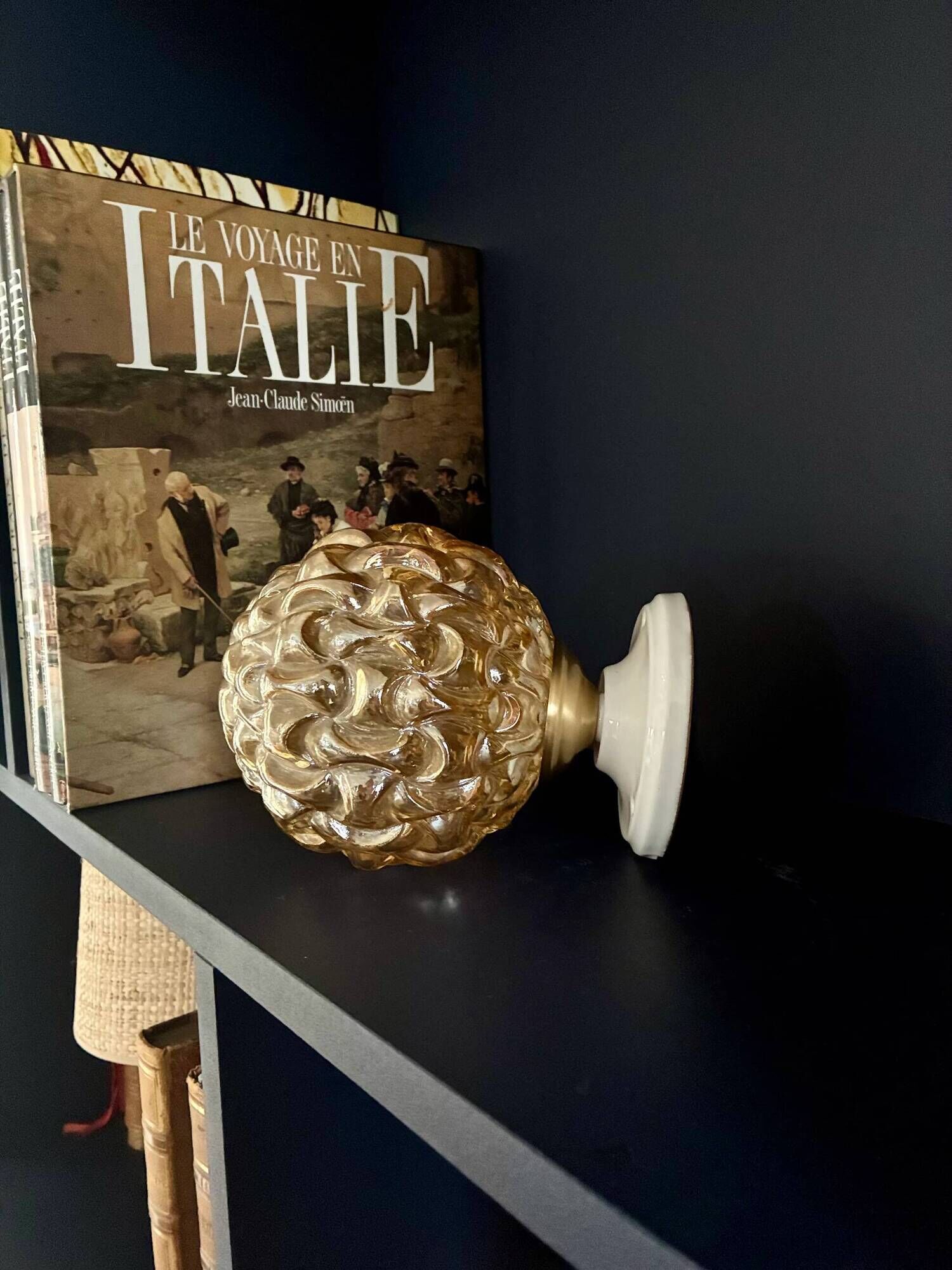 Pair of "Globe" wall lights in amber glass and ceramic - 1970.