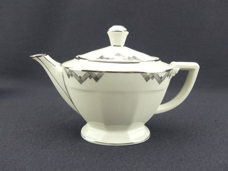 Art Deco tête-à-tête in Limoges porcelain by Legrand