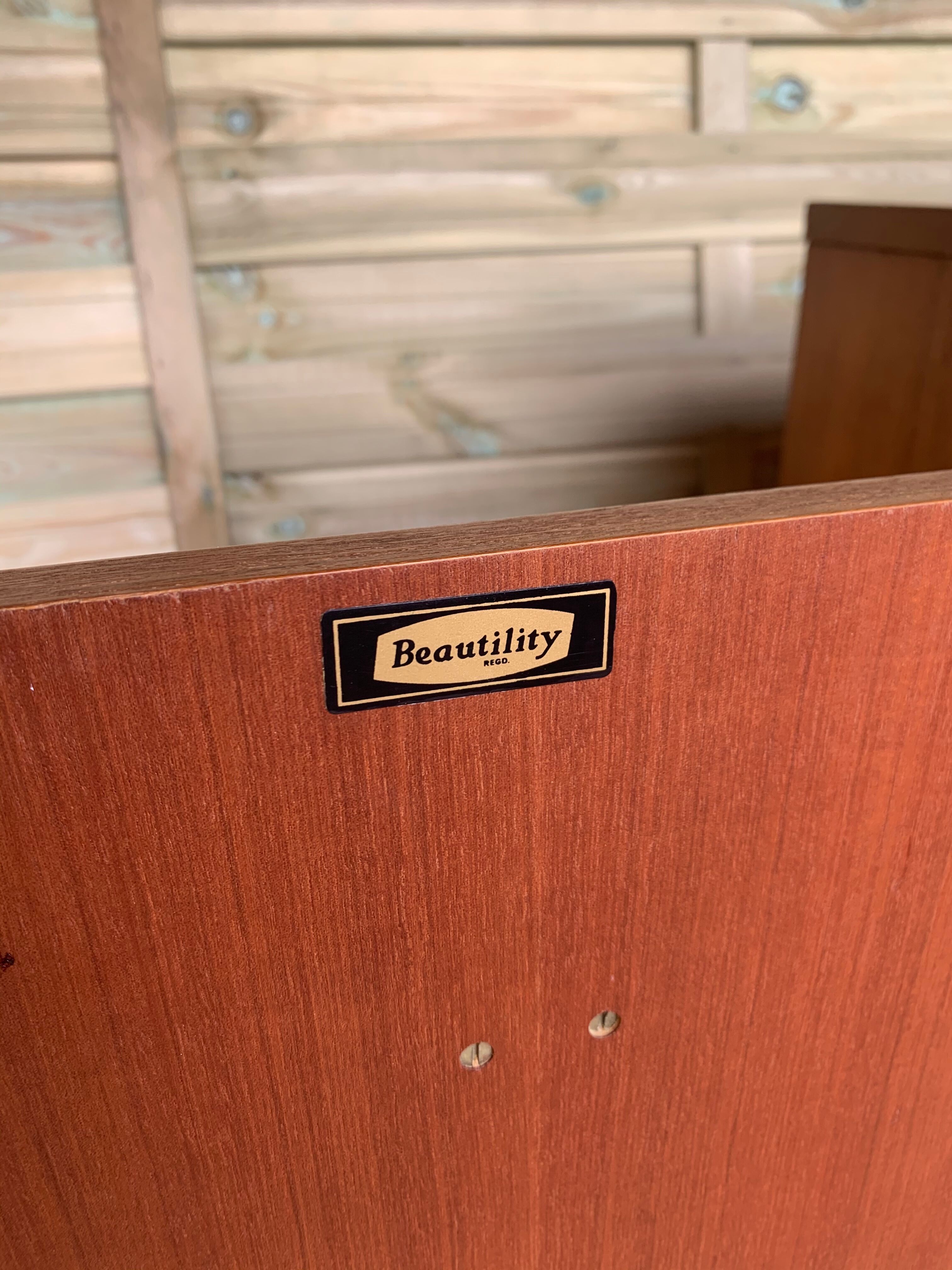 Scandinavian-style english line in teak