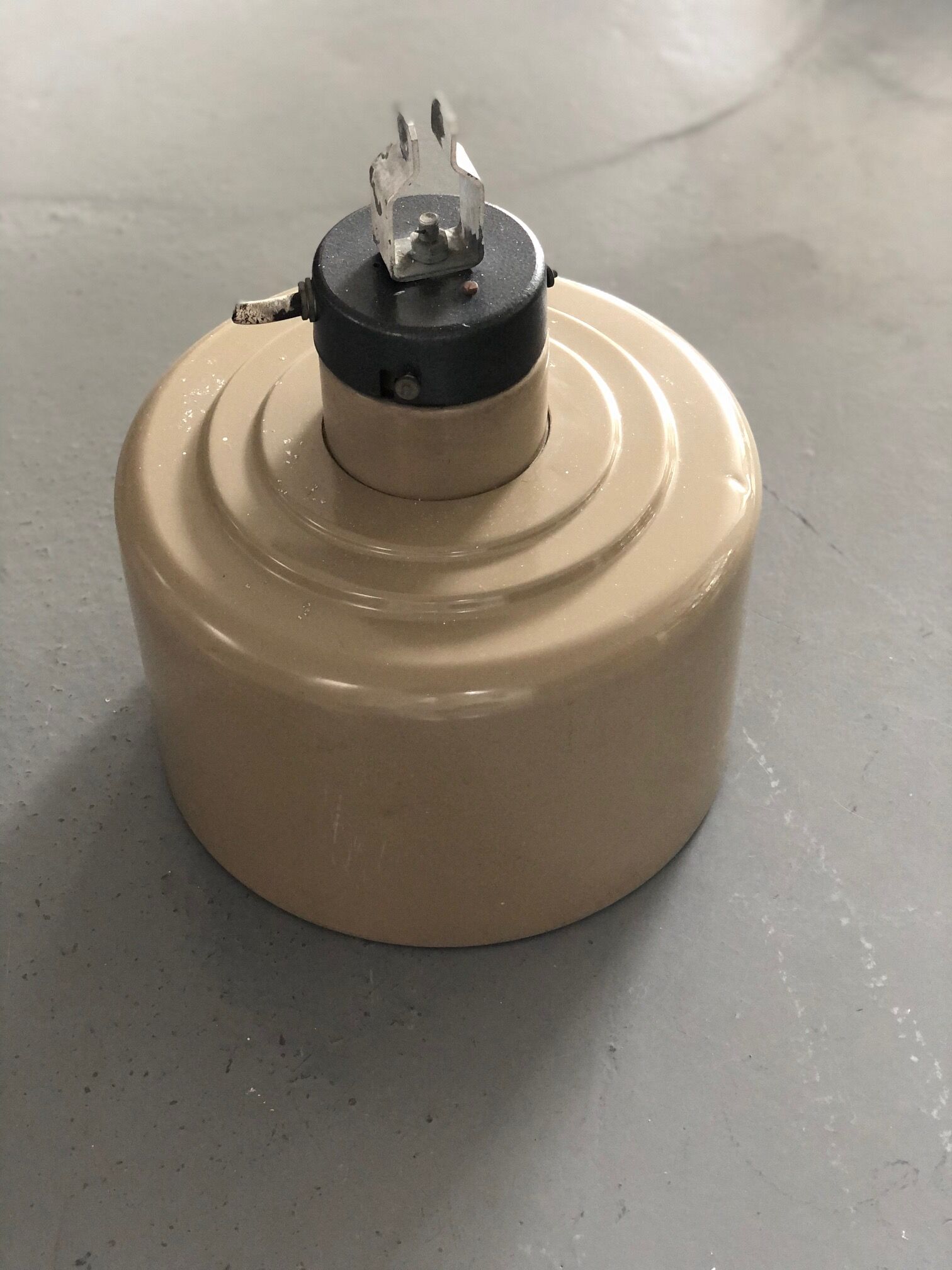 Industrial light pendant