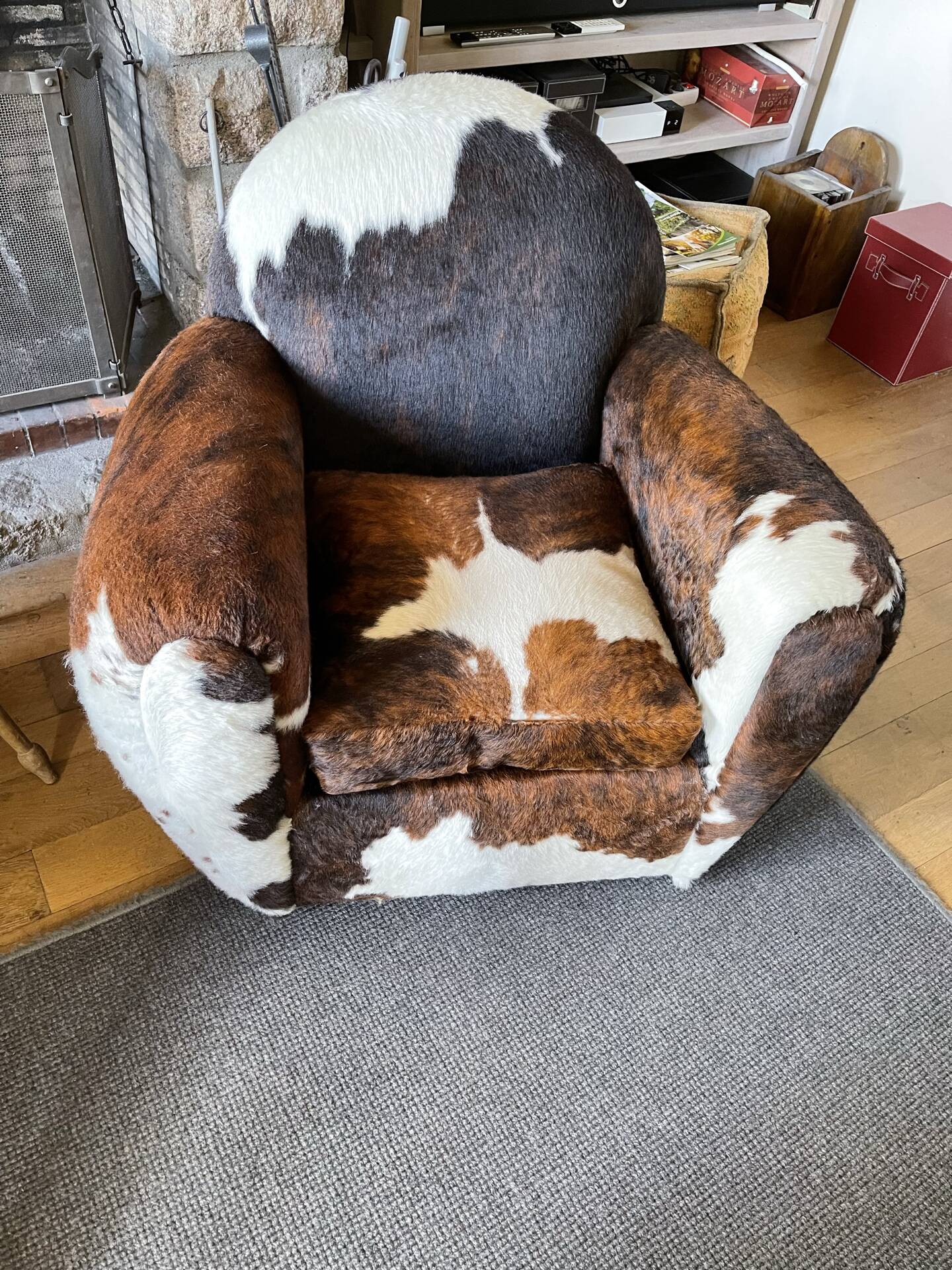 Fauteuils club en peau de vache