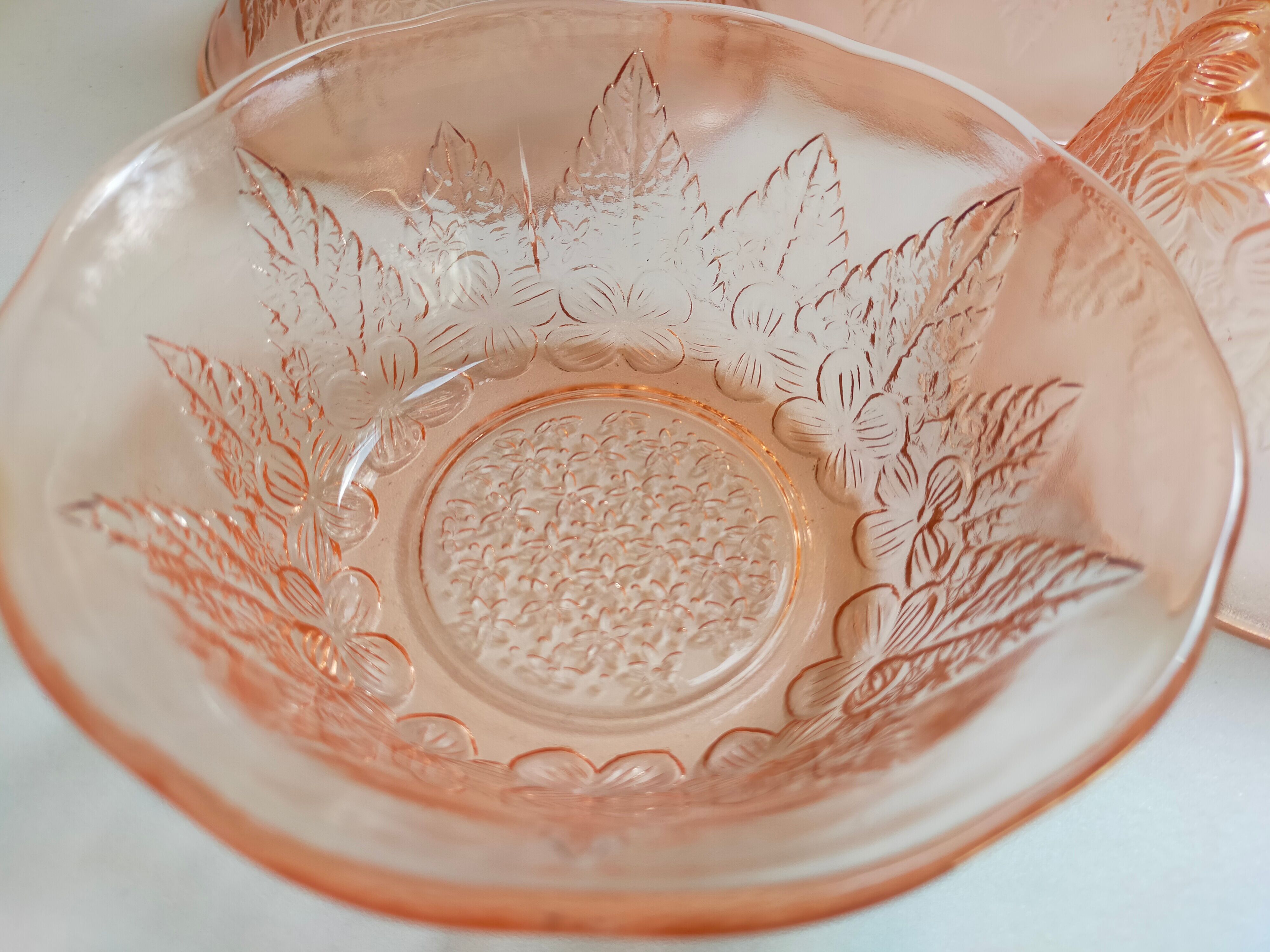 Bowls engraved flowers and signed