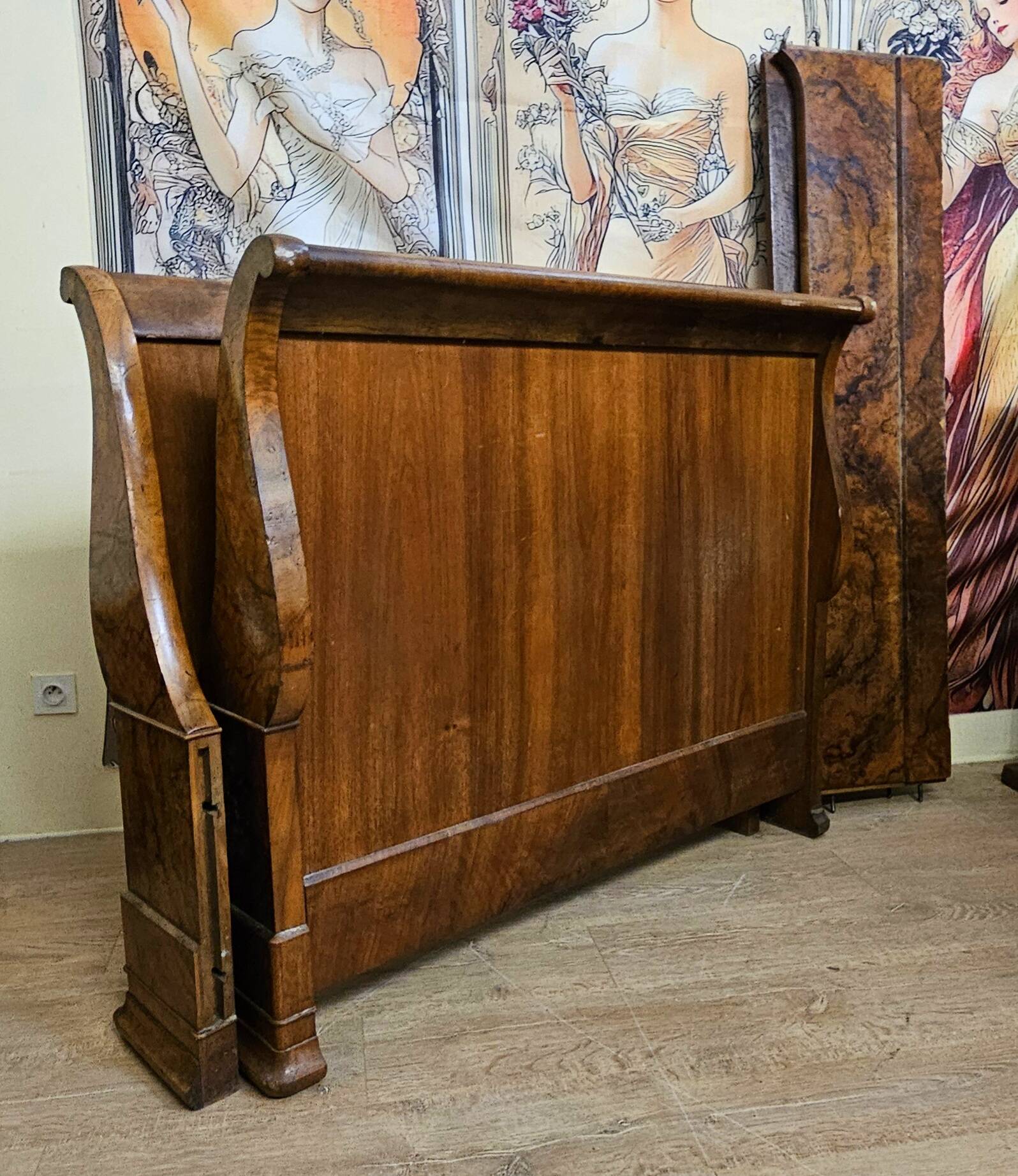 Light boat in walnut briar – Charles X period / Restoration / Louis Ph