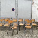 Serie de 10 anciennes chaises d'écoles vintage