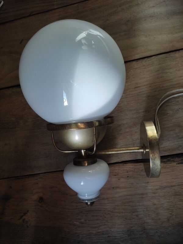 Wall lamp gilded brass globe opaline
