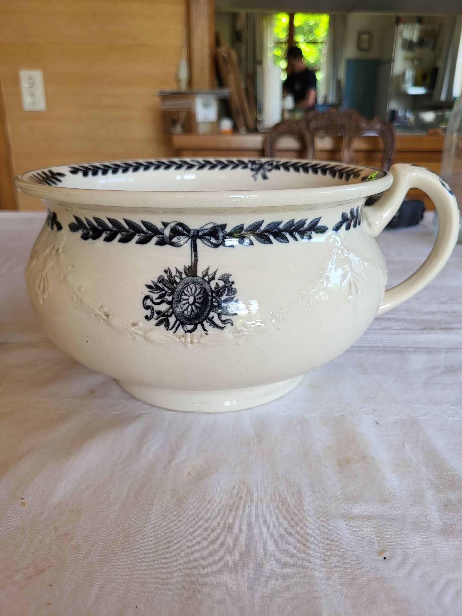 Pair of pots with handles