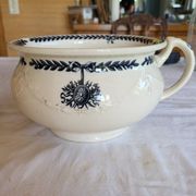 Pair of pots with handles