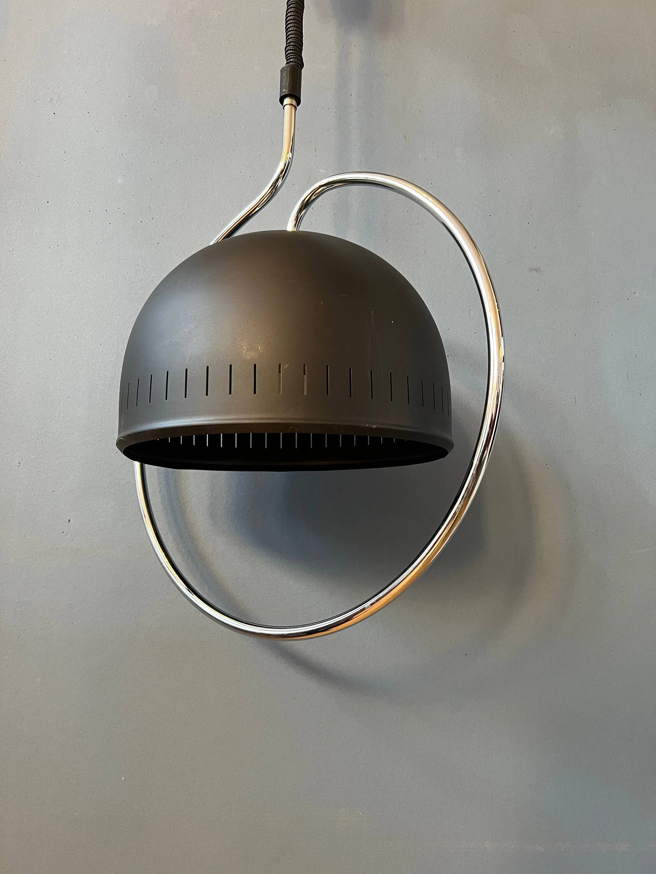 Suspension Space Age Dijkstra with a chrome structure and black metal lampshade.