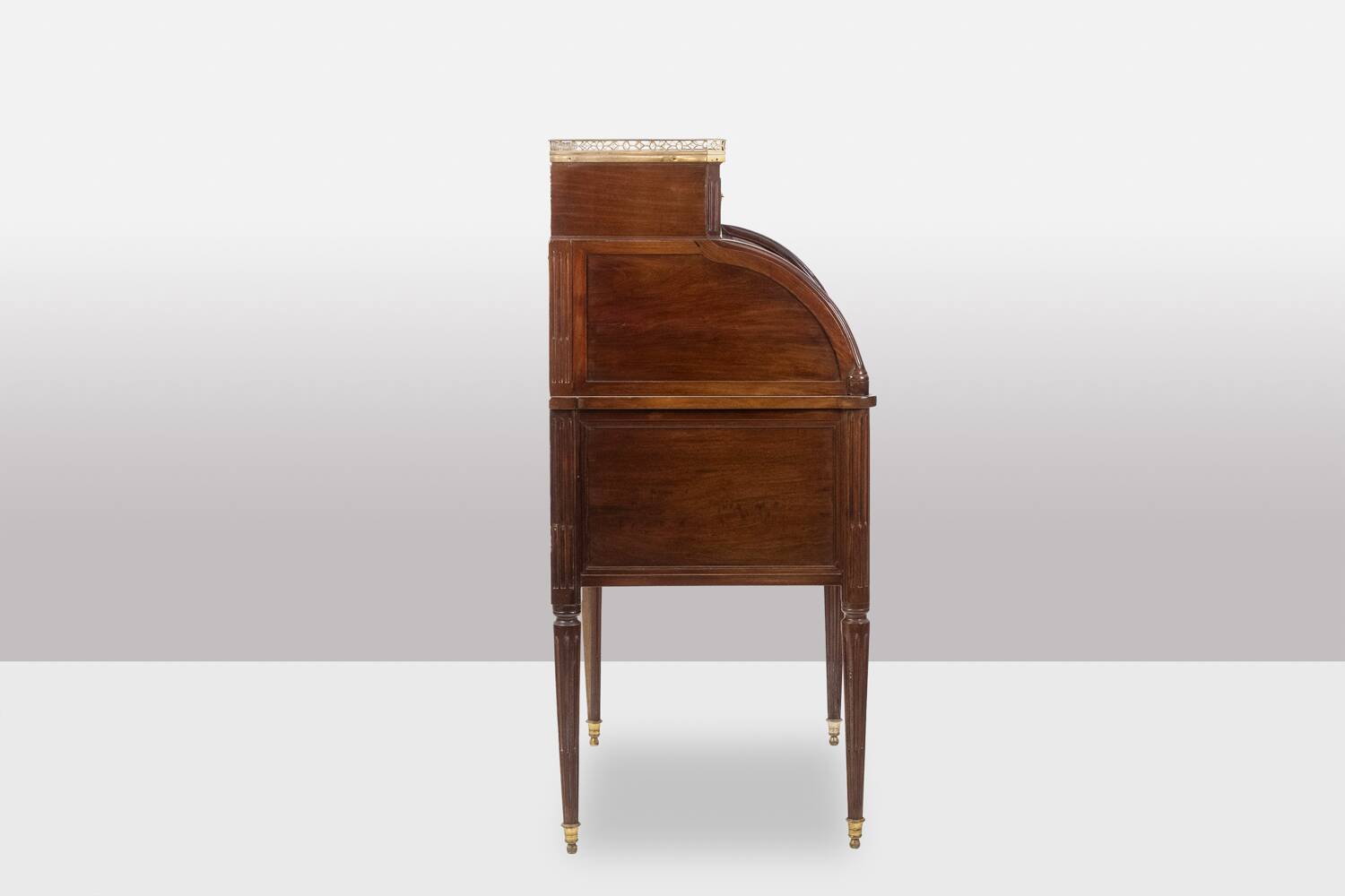 Desk – or secretary, cylinder, mahogany. Late 18th century period.