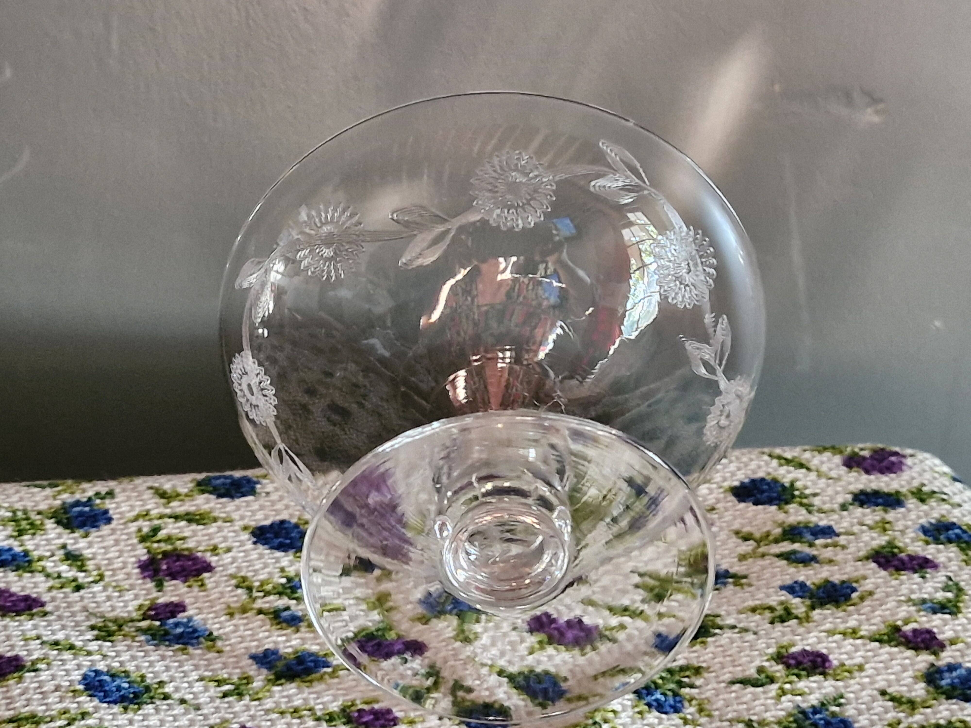 3 Art Deco Champagne Coupes in Engraved Crystal with Daisies